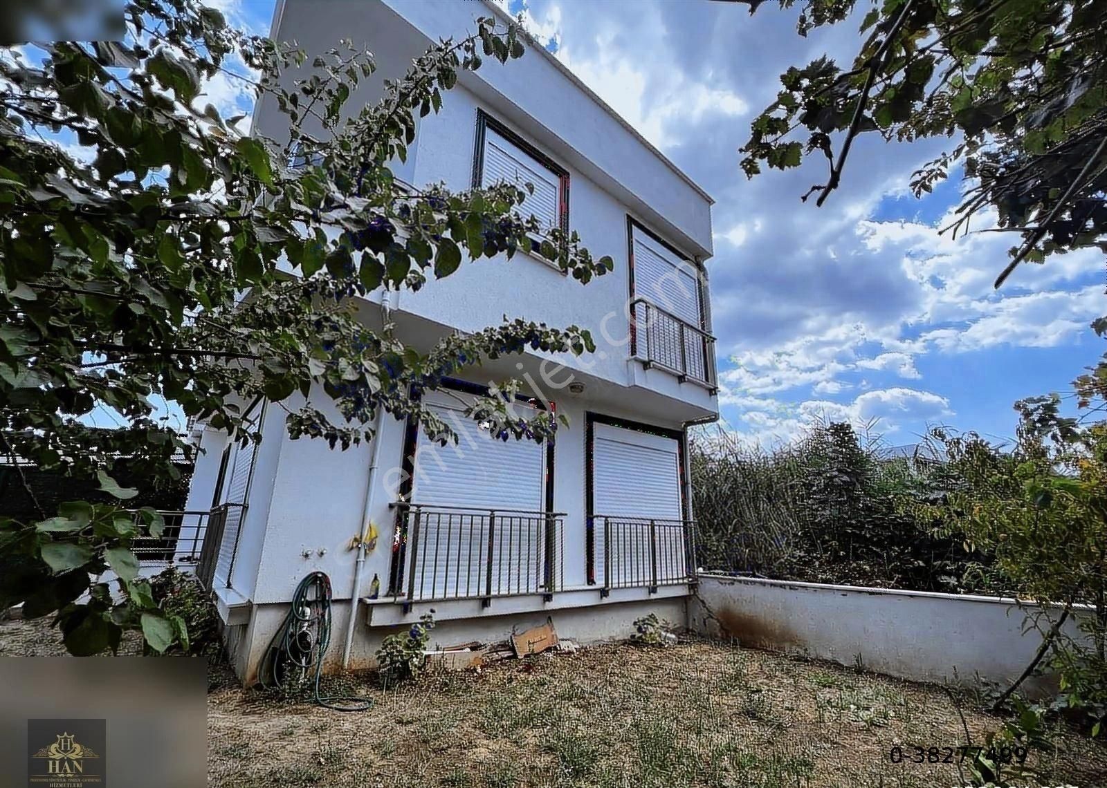 Edremit Çamlıbel Satılık Villa GÜRE ANAYOL MEVKİİ MÜSTAKİL BAHÇELİ TRİPLEKS