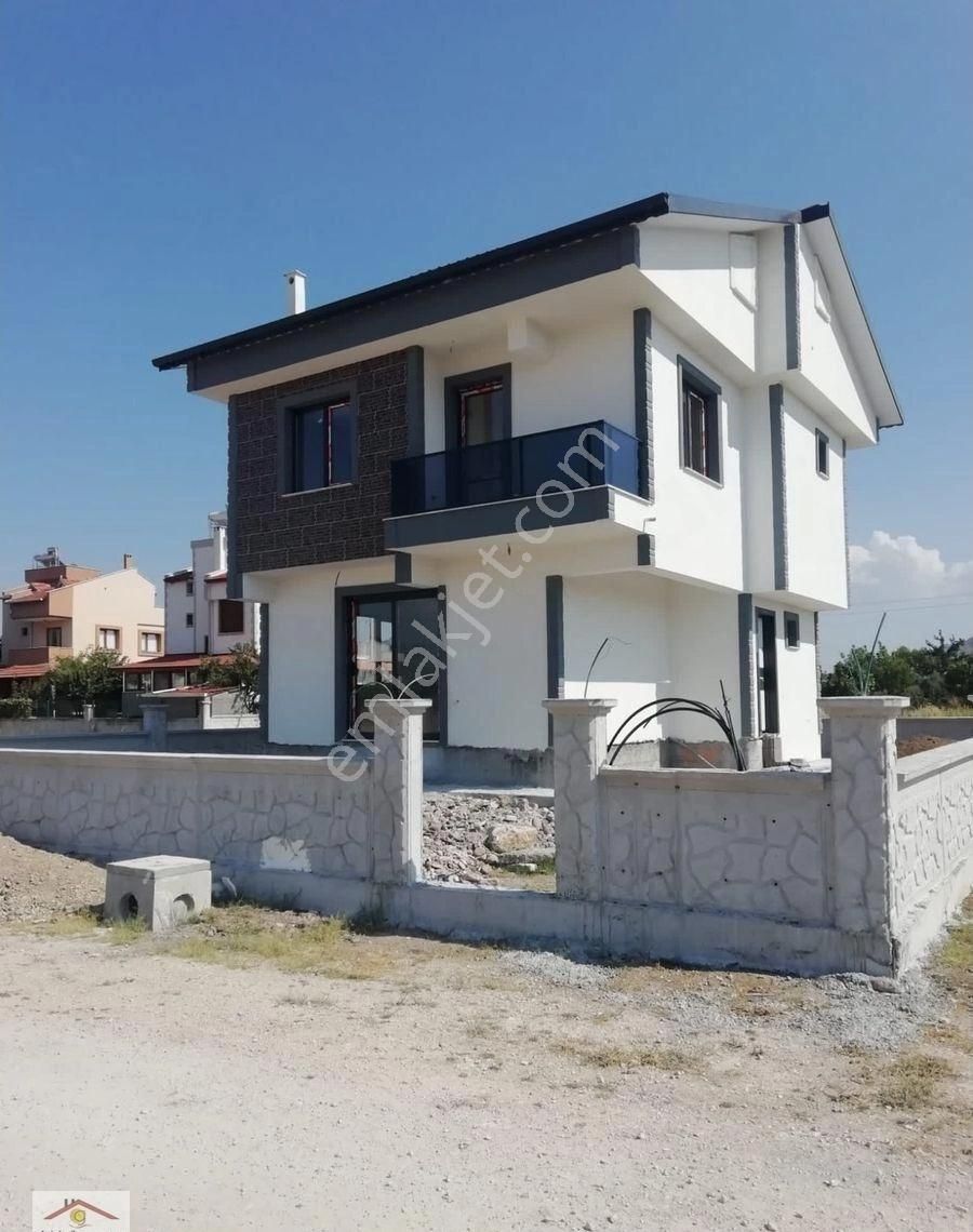 Dikili Güven Emlak'tan Cumhuriyet Mahallesinde Satılık Müstakil Tekli Villa - Görsel 18