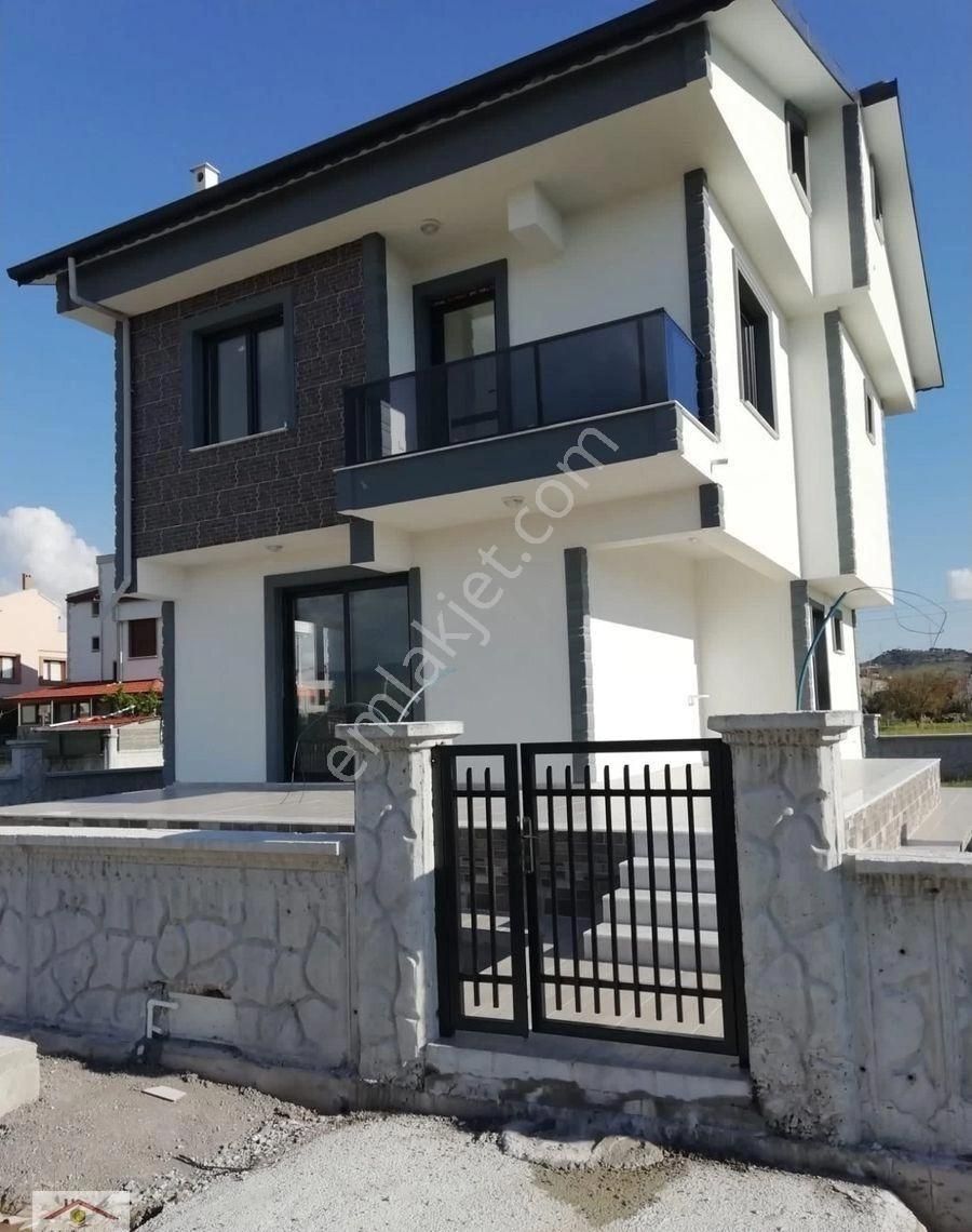 Dikili Cumhuriyet Satılık Villa DİKİLİ GÜVEN EMLAK'TAN CUMHURİYET MAHALLESİNDE SATILIK MÜSTAKİL TEKLİ VİLLA