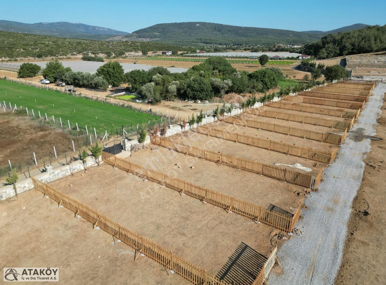 Menderes Ataköy Satılık Tarla MENDERES ATAKÖY DE ANA YOLA 1 KM MESAFEDE 320 M2 TAPULU ARSALAR