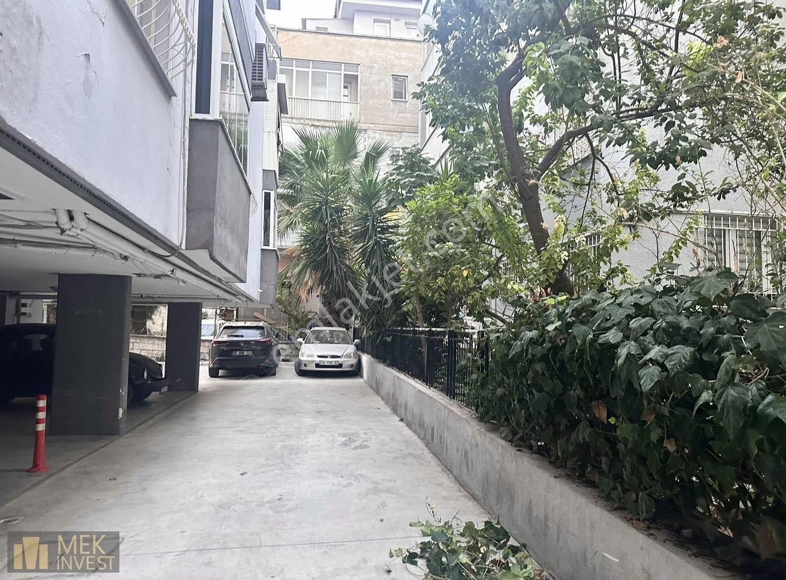 Konak Alsancak Satılık Daire ALSANCAK'TA GENİŞ CADDEDE OTOPARKLI FERAH SATILIK DAİRE