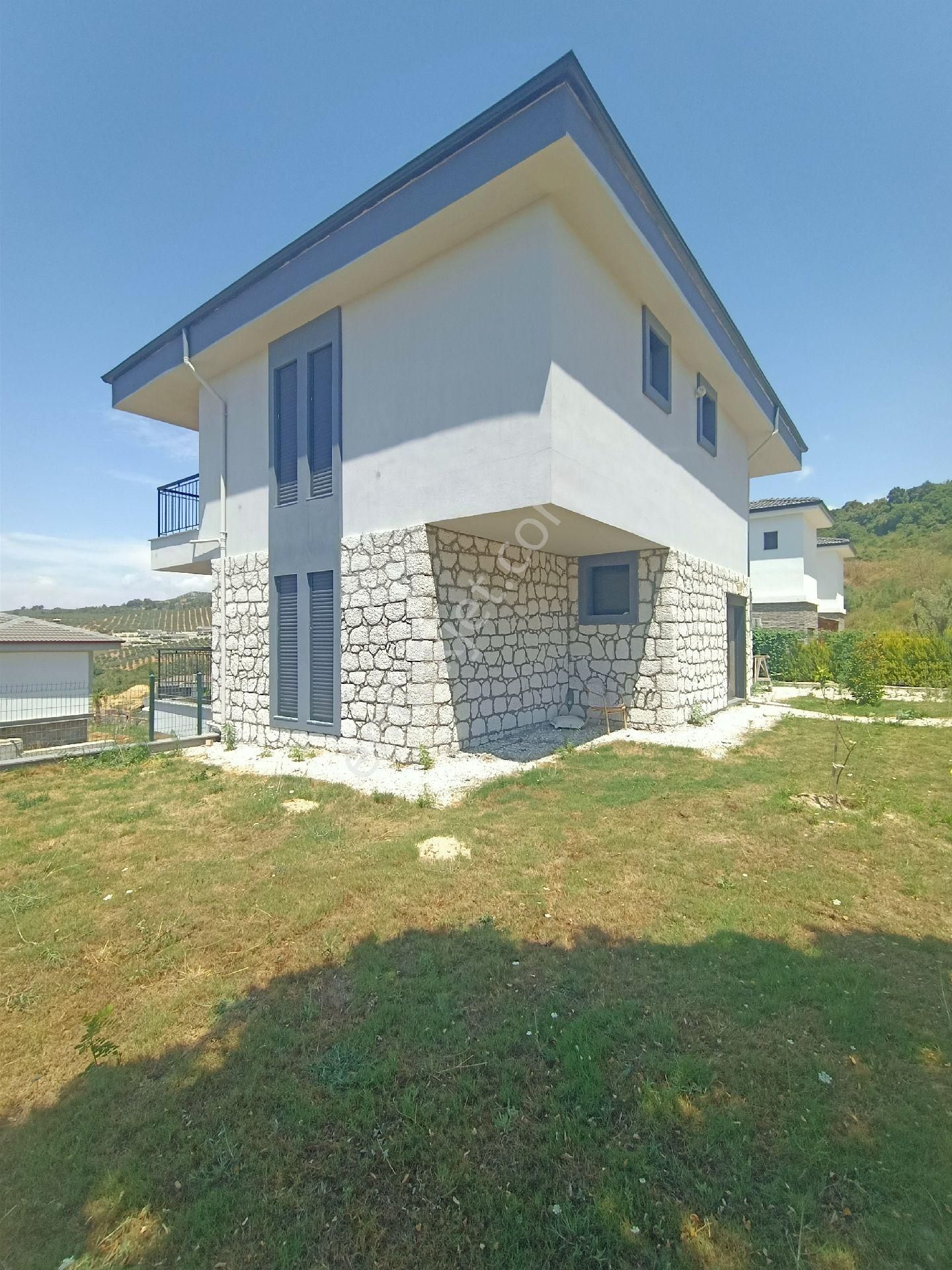 Kuşadası Yaylaköy Satılık Villa  KUŞADASI YAYLAKÖY DE DENİZ VE DOGA MANZARALI VİLLA