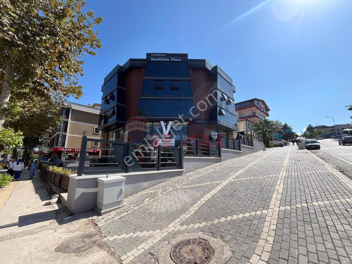 Yalova Merkez Kazım Karabekir Kiralık Ofis REMAX ŞEHİR 2'DEN MERKEZ'DE VEGA AVM YANI KİRALIK PLAZA OFİSLERİ