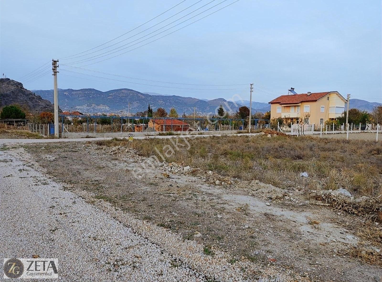 Osmancık Çay Satılık Konut İmarlı Zeta Gayrimenkul'den Gemici'de Geniş Köşe Arsa