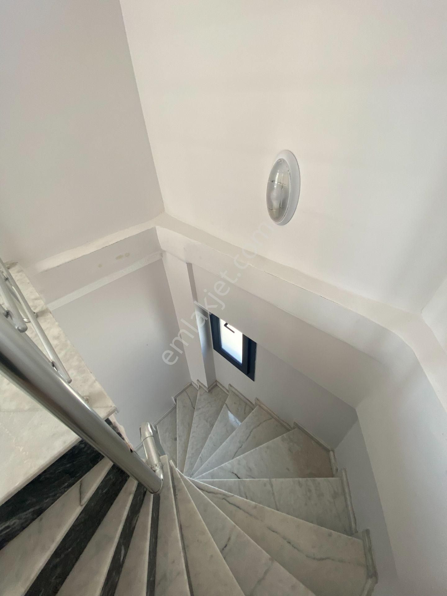 Dikili Güven Emlak'tan Cumhuriyet Mahallesinde Acil Satılık Villalar - Görsel 24