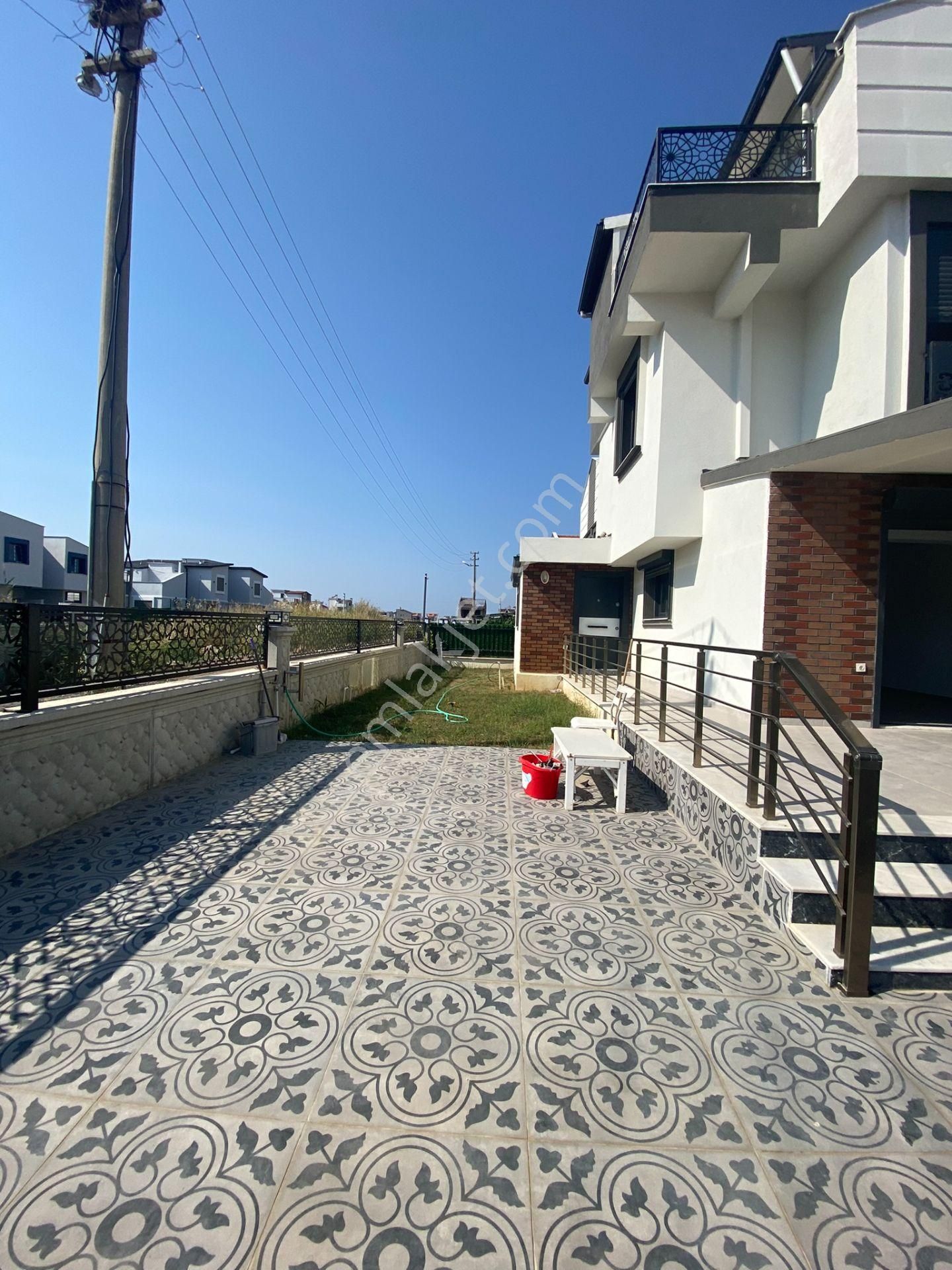 Dikili Güven Emlak'tan Cumhuriyet Mahallesinde Acil Satılık Villalar - Görsel 2