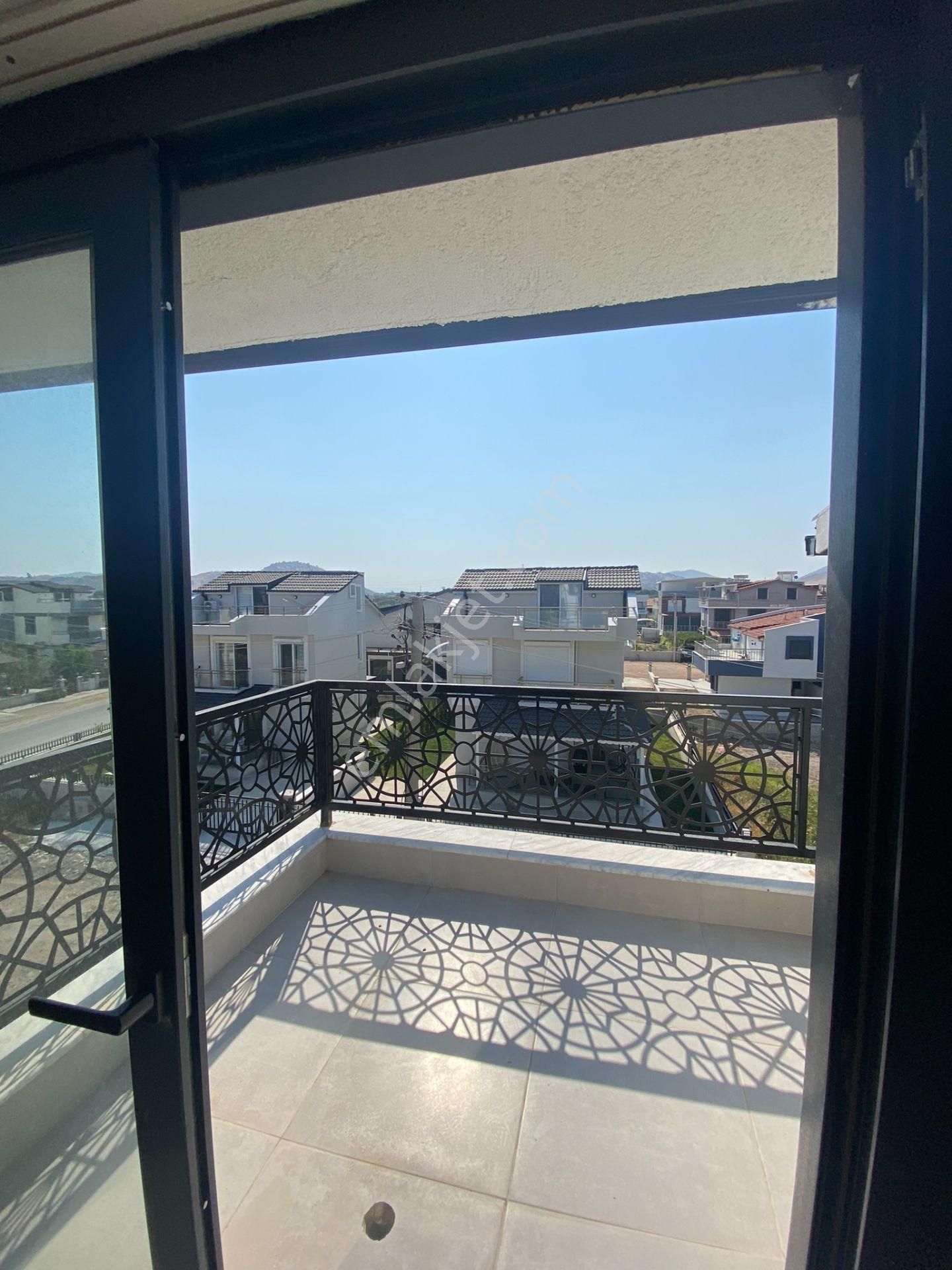 Dikili Güven Emlak'tan Cumhuriyet Mahallesinde Acil Satılık Villalar - Görsel 32