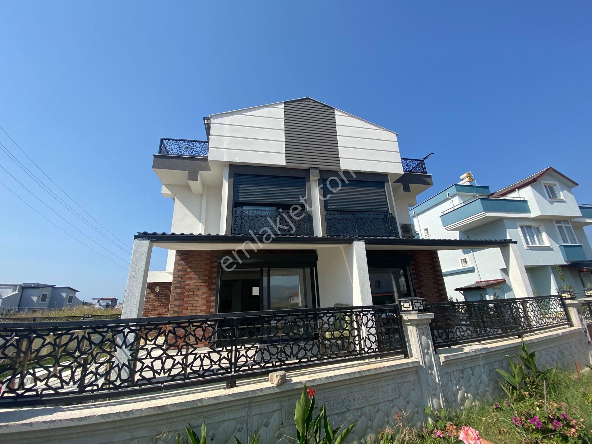 Dikili Güven Emlak'tan Cumhuriyet Mahallesinde Acil Satılık Villalar - Görsel 34