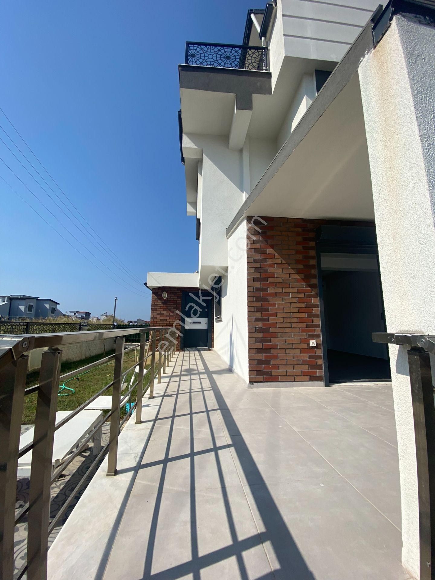 Dikili Güven Emlak'tan Cumhuriyet Mahallesinde Acil Satılık Villalar - Görsel 3