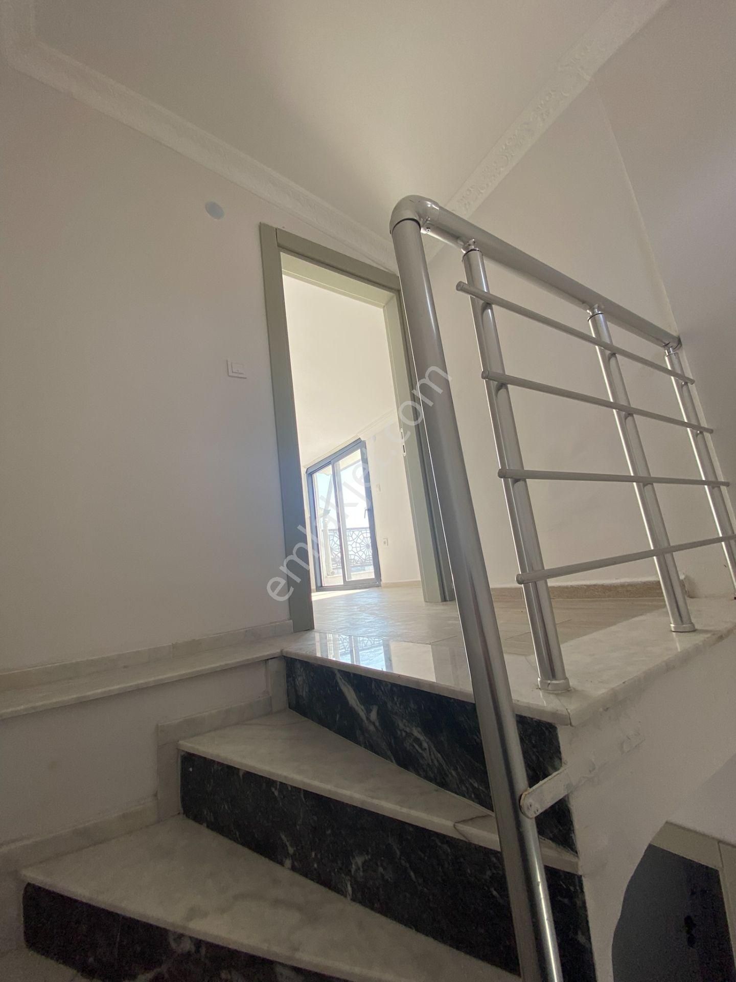 Dikili Güven Emlak'tan Cumhuriyet Mahallesinde Acil Satılık Villalar - Görsel 23