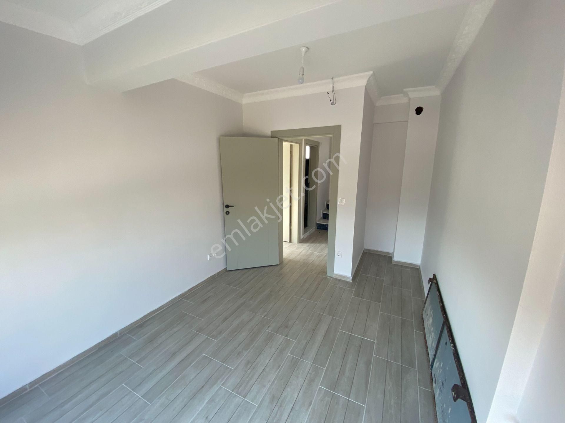 Dikili Güven Emlak'tan Cumhuriyet Mahallesinde Acil Satılık Villalar - Görsel 21