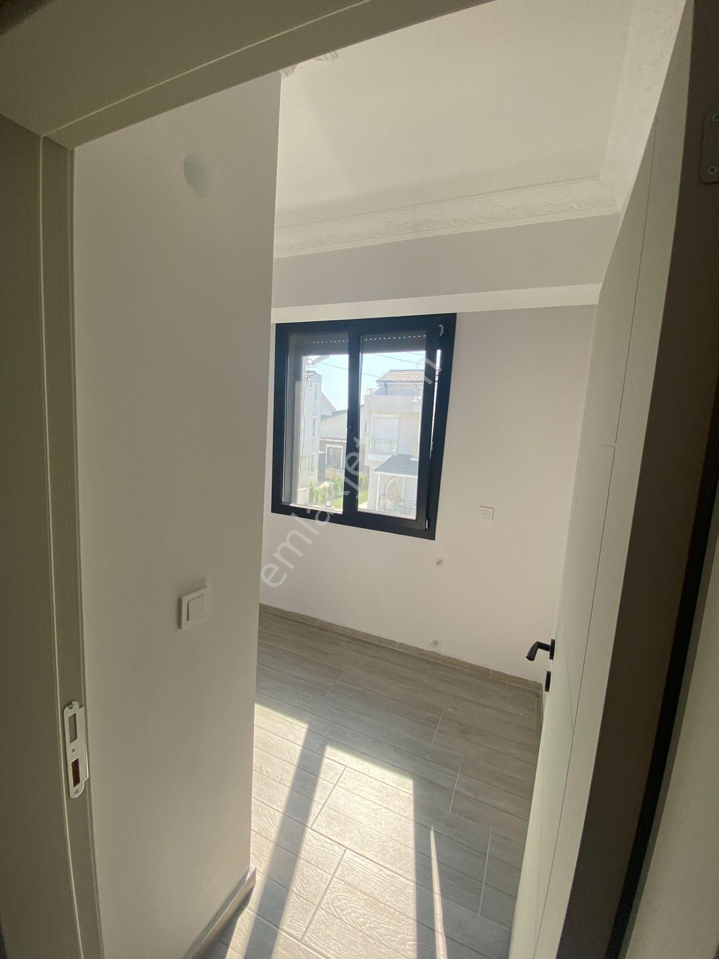 Dikili Güven Emlak'tan Cumhuriyet Mahallesinde Acil Satılık Villalar - Görsel 17