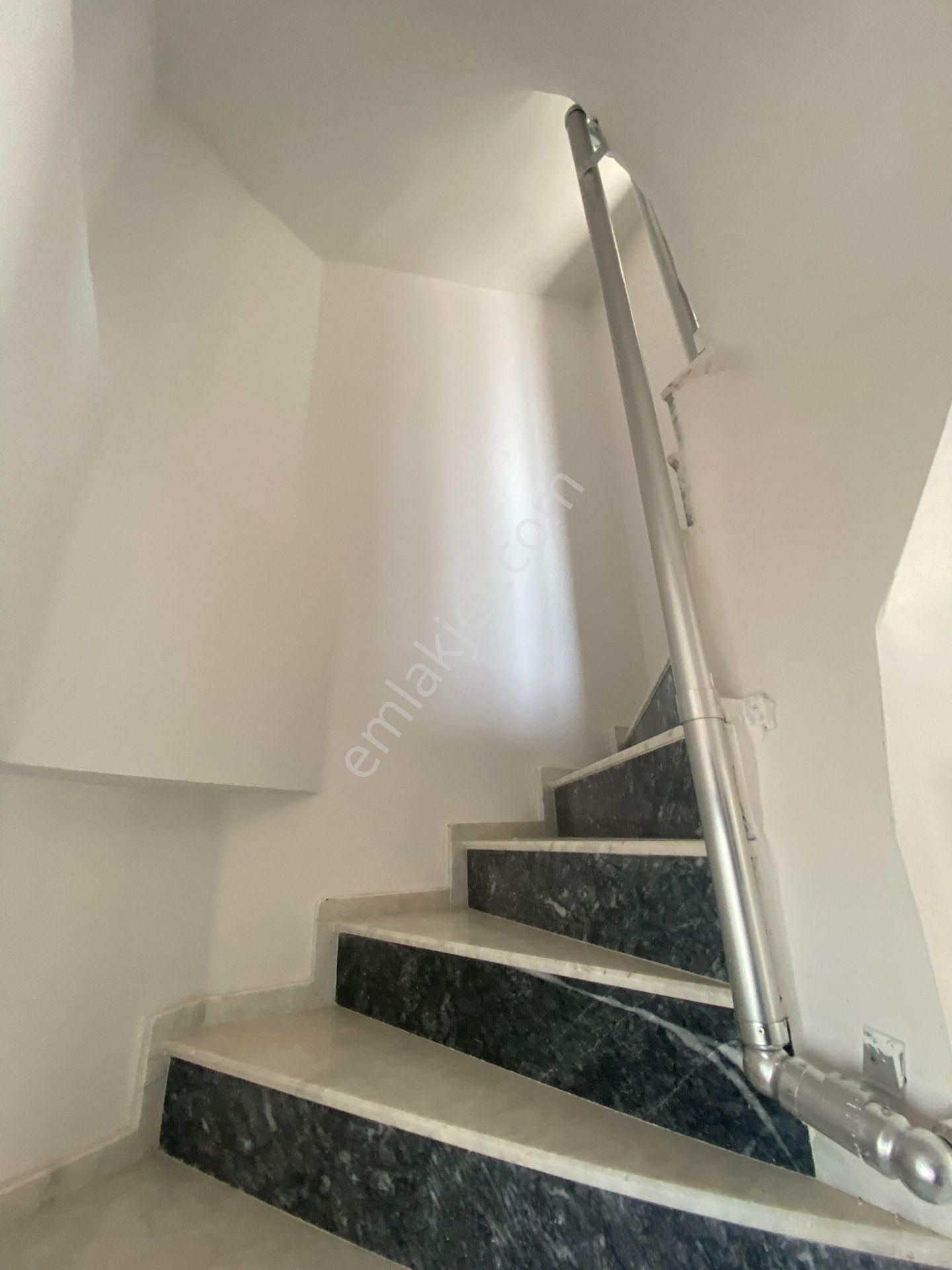 Dikili Güven Emlak'tan Cumhuriyet Mahallesinde Acil Satılık Villalar - Görsel 14