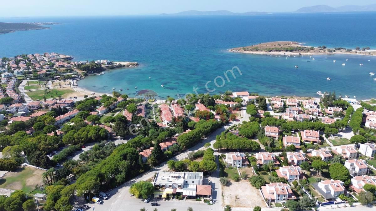 Çeşme Reisdere Satılık Villa Çeşme'de Tripleks, Termal Suyu Olan 3+1 Havuzlu Villa