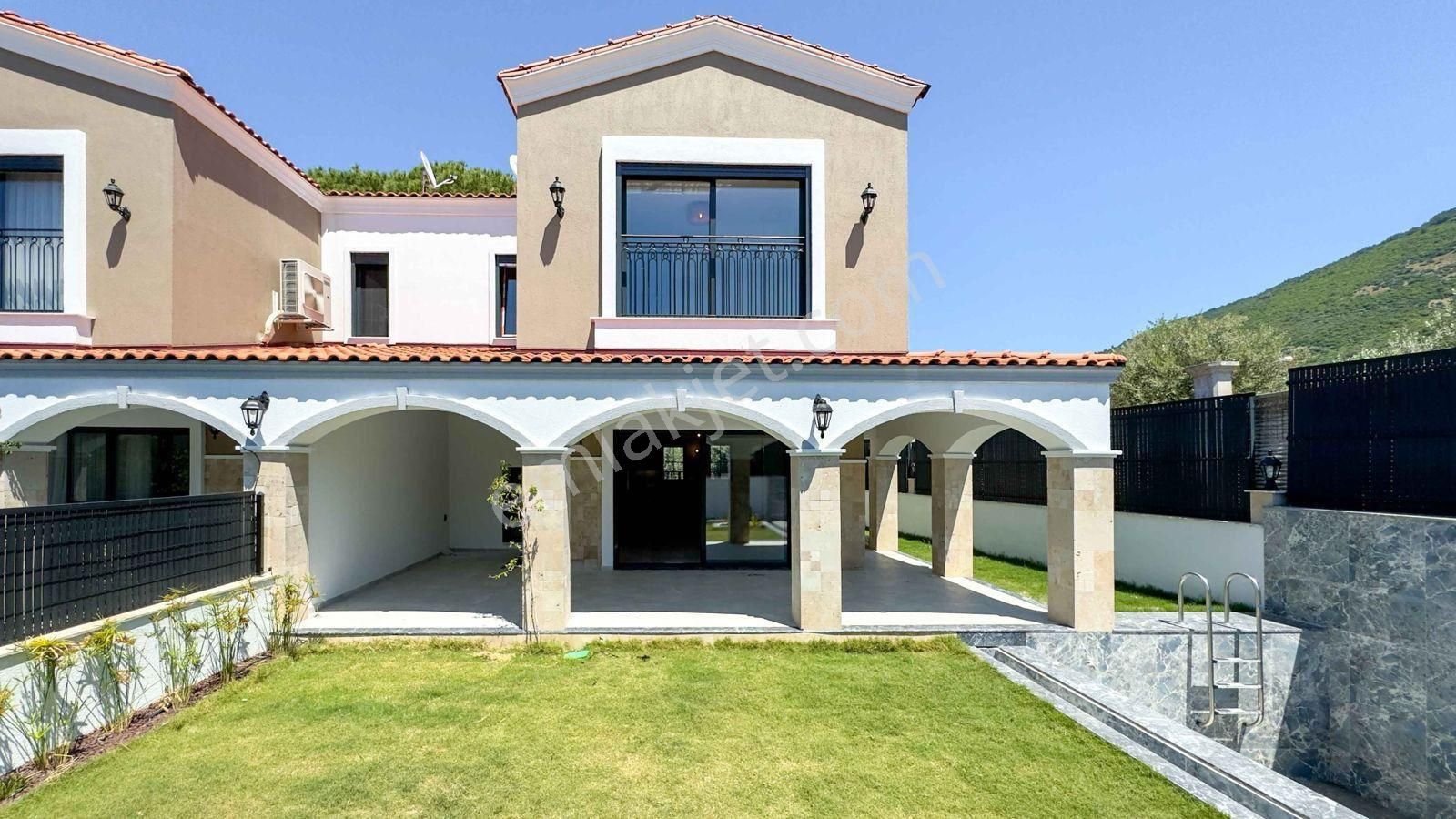 Kuşadası Güzelçamlı Satılık Villa Kuşadası Güzelcamlı 3+1 Villa Havuzlu