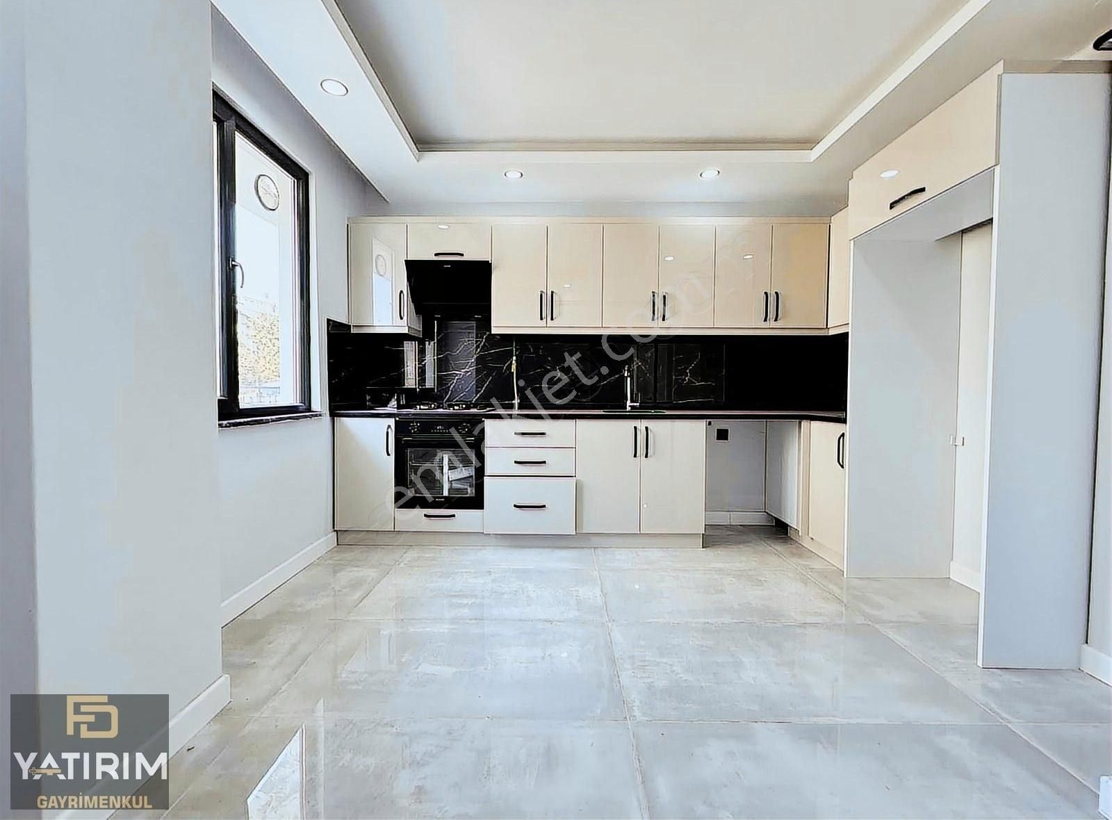 Darıca Emek Satılık Daire EMEK MAHALLESİ CADDE YAKINI LÜX KOMBİLİ 3+1 165 M² TERS DUBLEKS