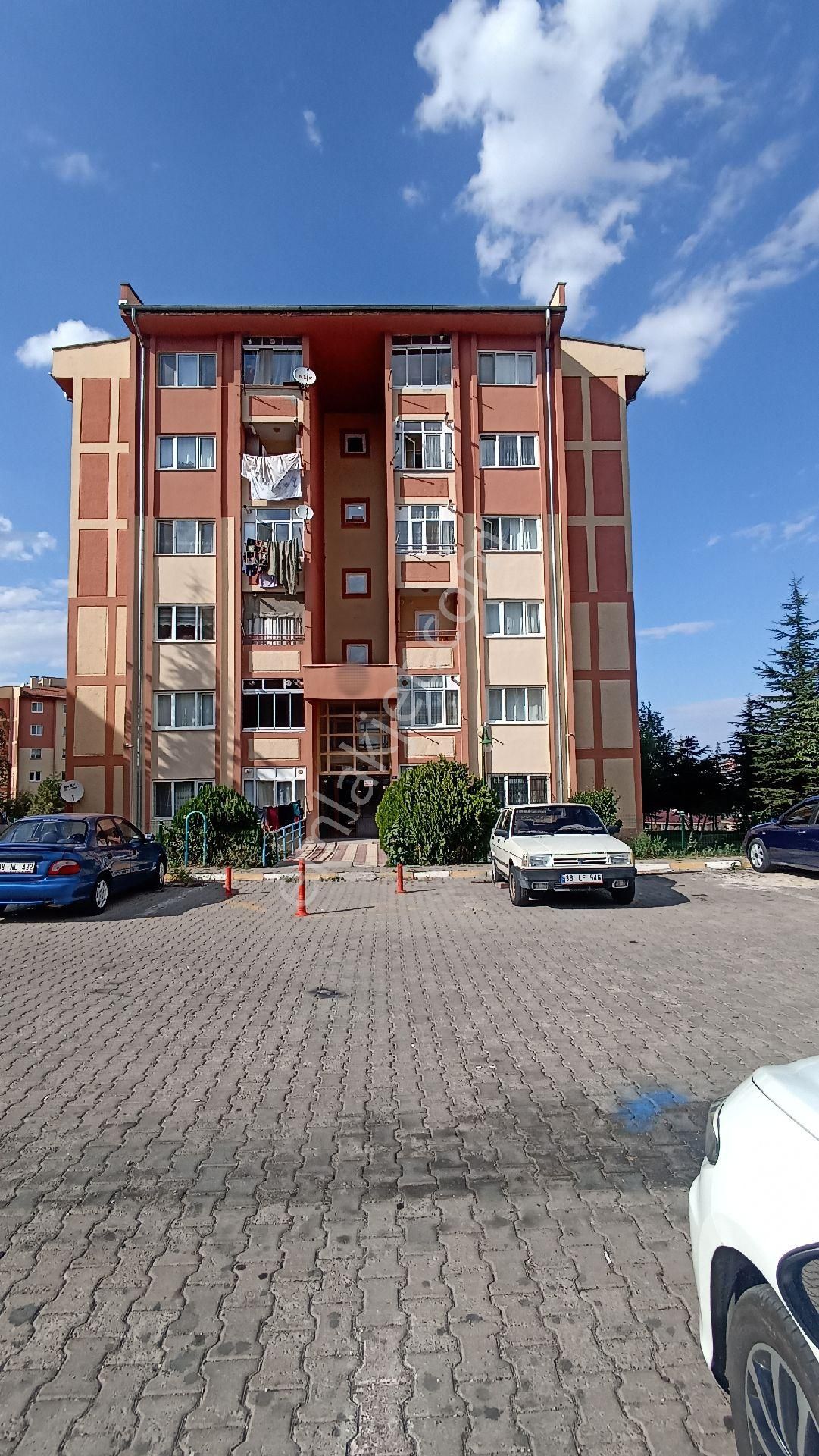 Melikgazi Demokrasi Kiralık Daire 4. KAT 2+1 YAPILI TOKİ DAİRESİ