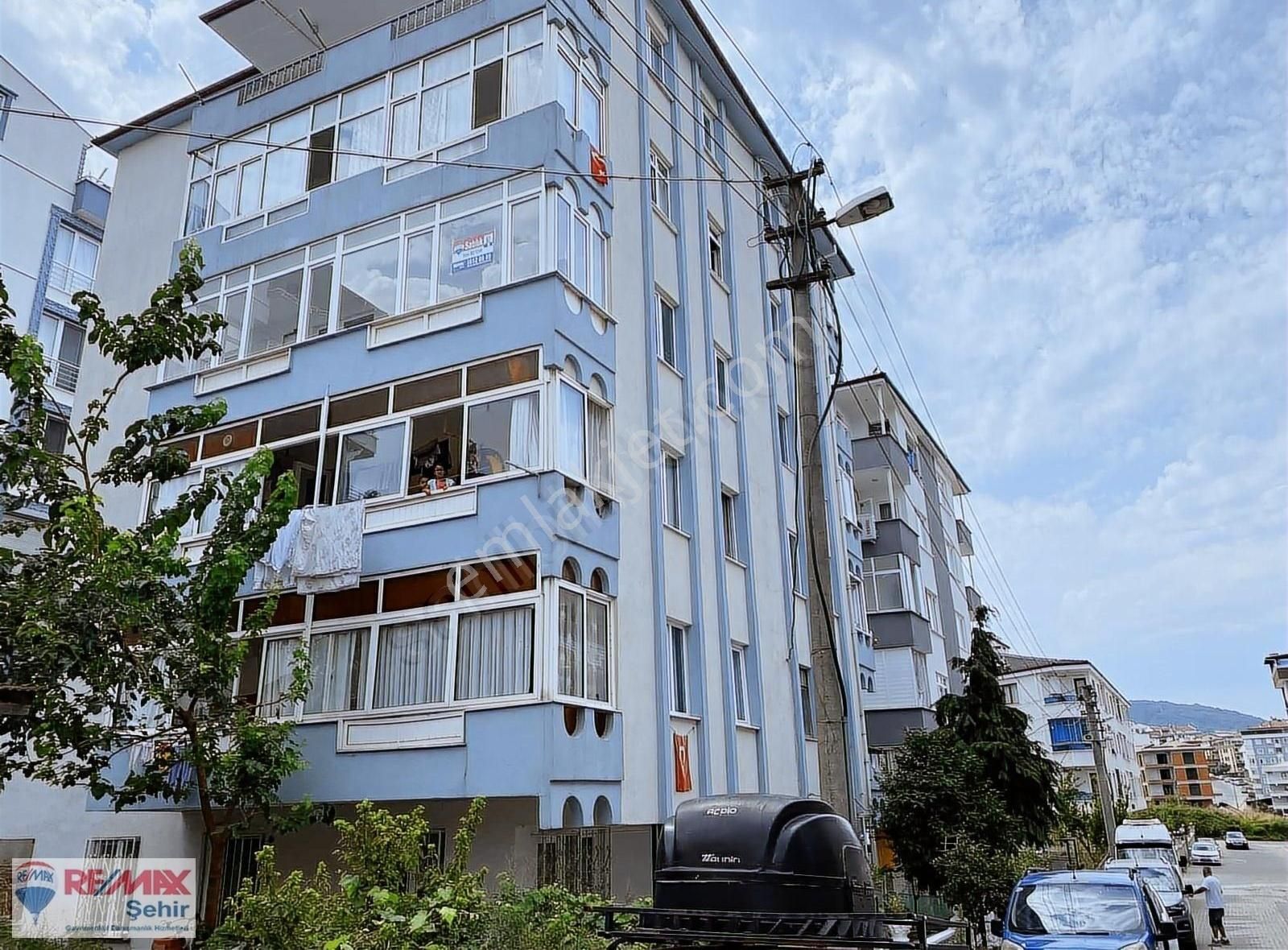 Çınarcık Çamlık Satılık Daire REMAX ŞEHİR YALOVA ÇINARCIK'DA SATILIK DAİRE.