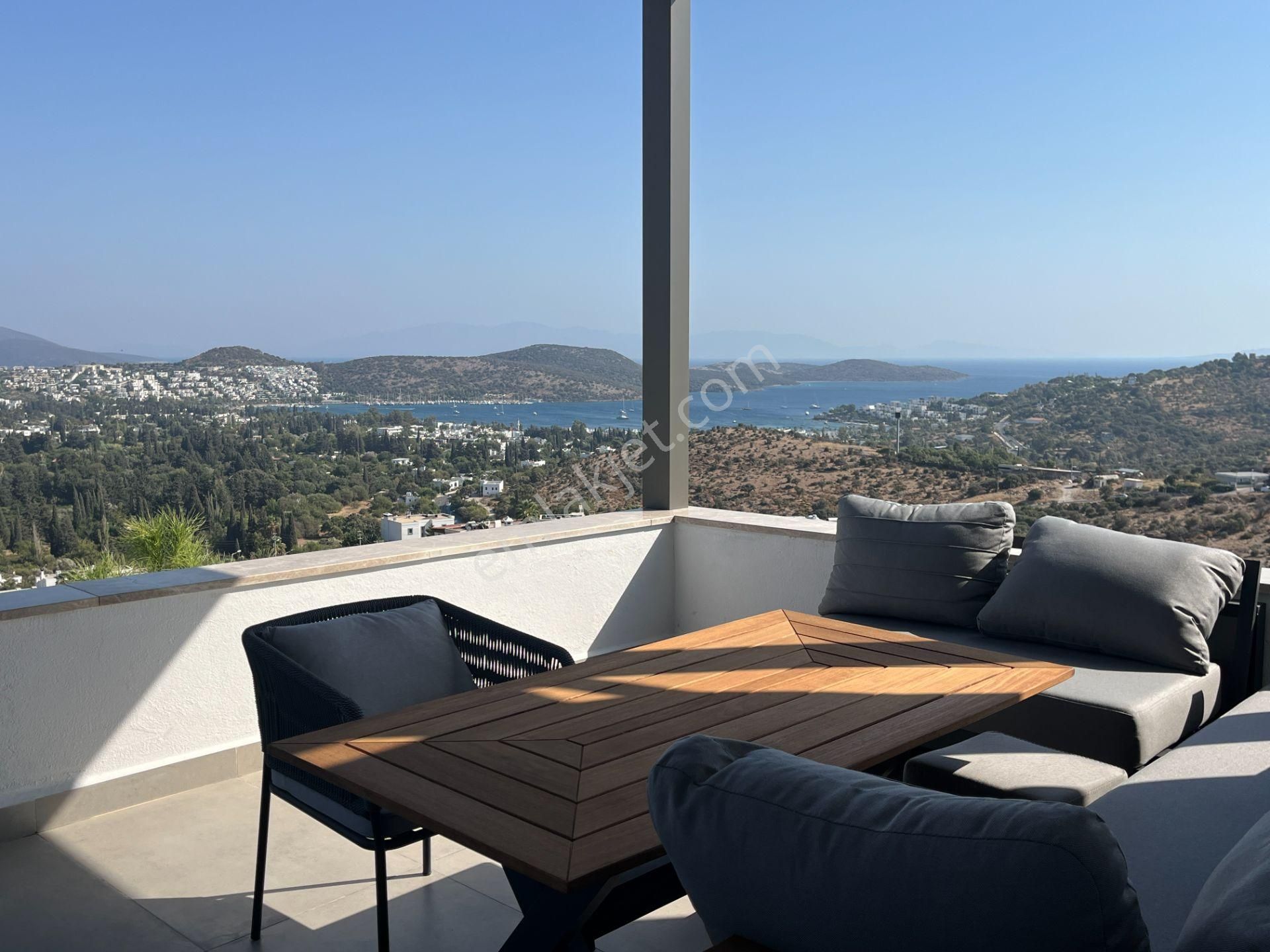 Bodrum Bitez Satılık Villa  Bodrum Bitez'de, Tamamen Yenilenmiş, Deniz Manzaralı Villa