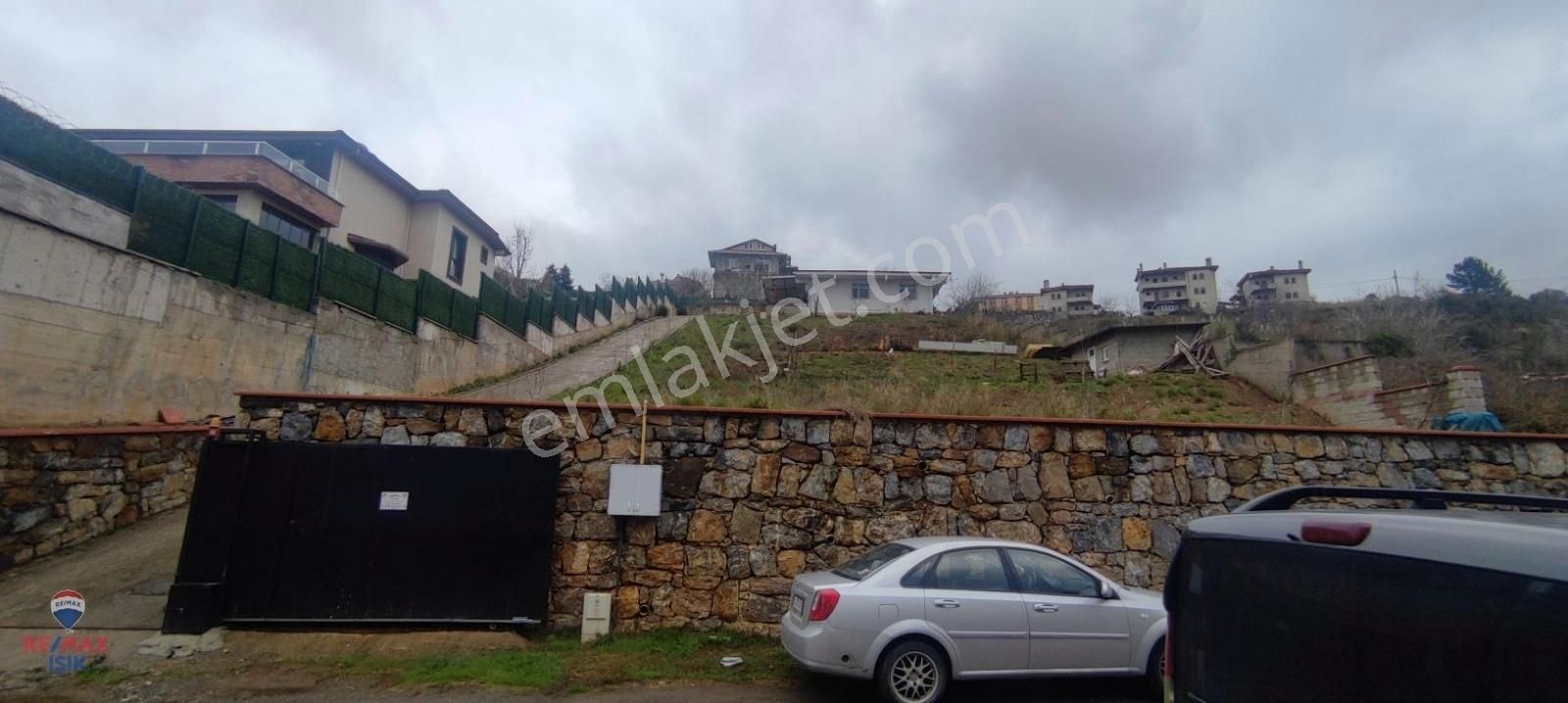 Beykoz Baklacı Satılık Villa İmarlı Çavuşbaşı Baklacı'da İçinde Yeni Ev Olan Villalık, İmarlı Arsa.