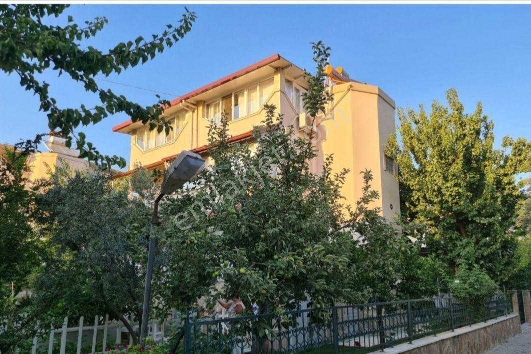 Kuşadası Davutlar Satılık Villa yaz kış oturmaya uygun 4+1 triplex villa 