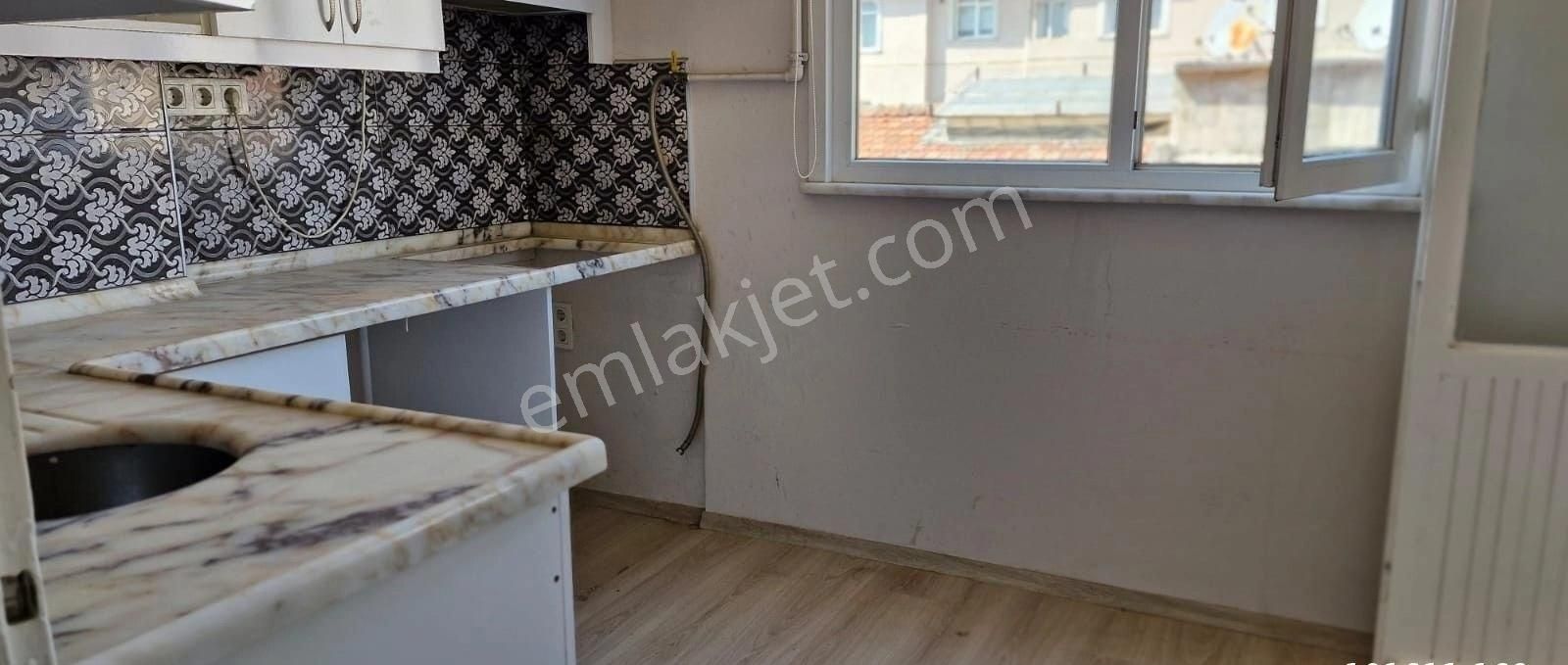 Kadıköy Merdivenköy Kiralık Daire Merdivenköyde kiralık 3+1 boş bakımlı