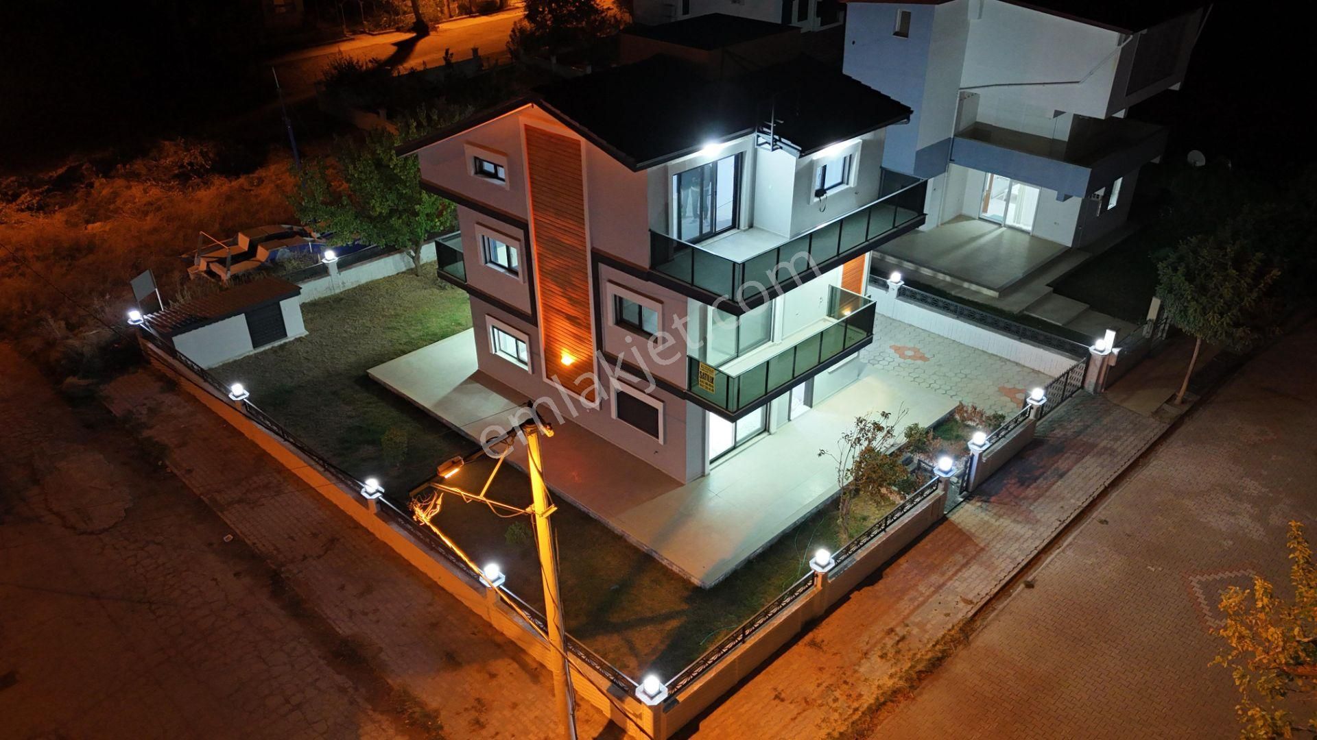 Dikili Salihler Satılık Villa İzmir Dikili Salihler Deniz Manzaralı Full Lüks Satılık 5+1villa