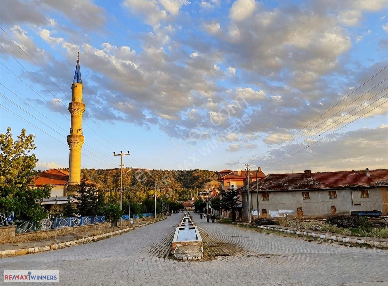 Yalvaç Özgüney Köyü (Fatih) Satılık Bağ & Bahçe ISPARTA YALVAÇ ÖZGÜNEY KÖYÜ 1484 m² SATILIK BAHÇE (ÖZBAYAT KÖYÜ)