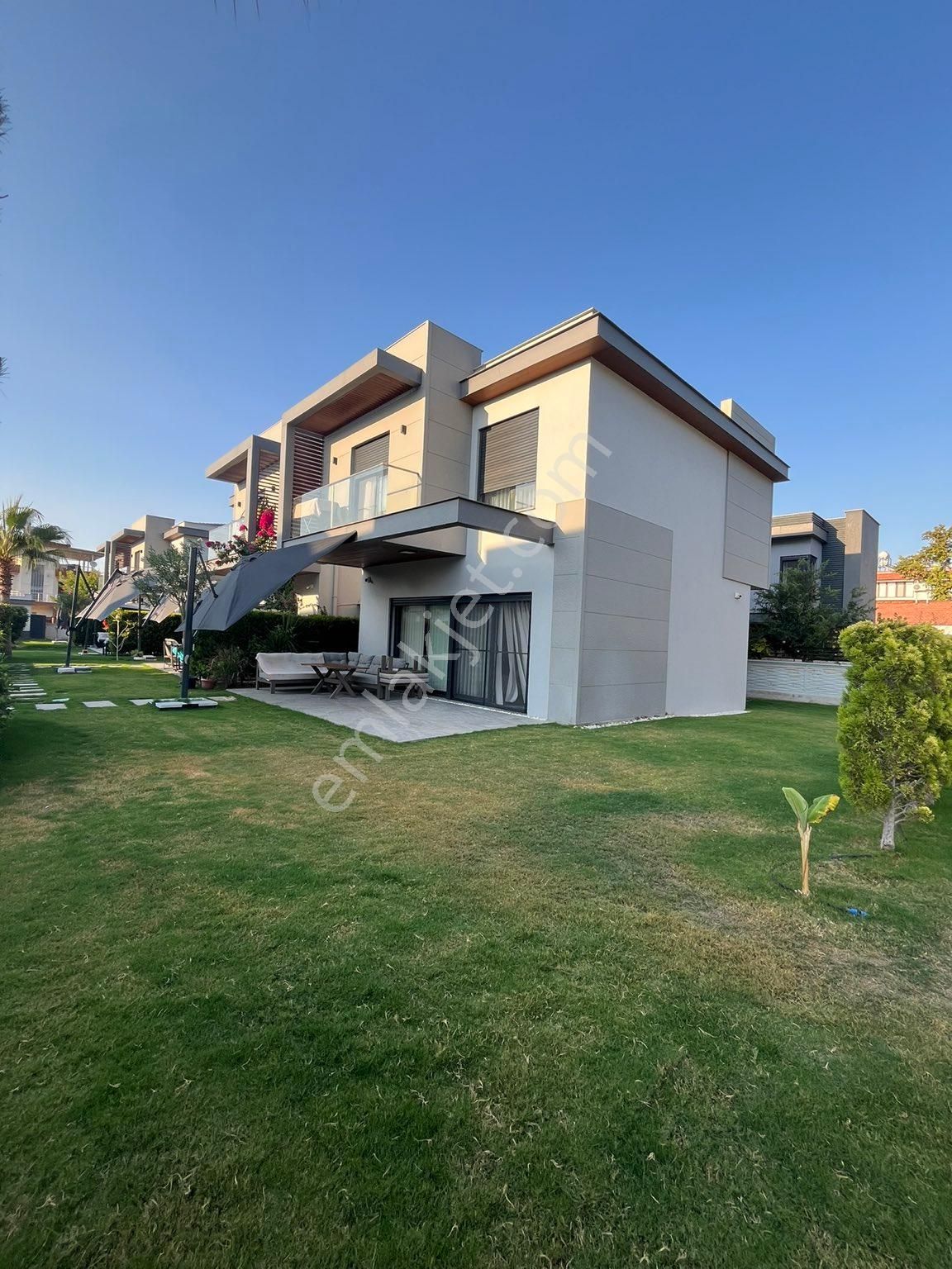 Kuşadası Güzelçamlı Satılık Villa Güzelçamlı Sahilinde Denize Yakın Villa