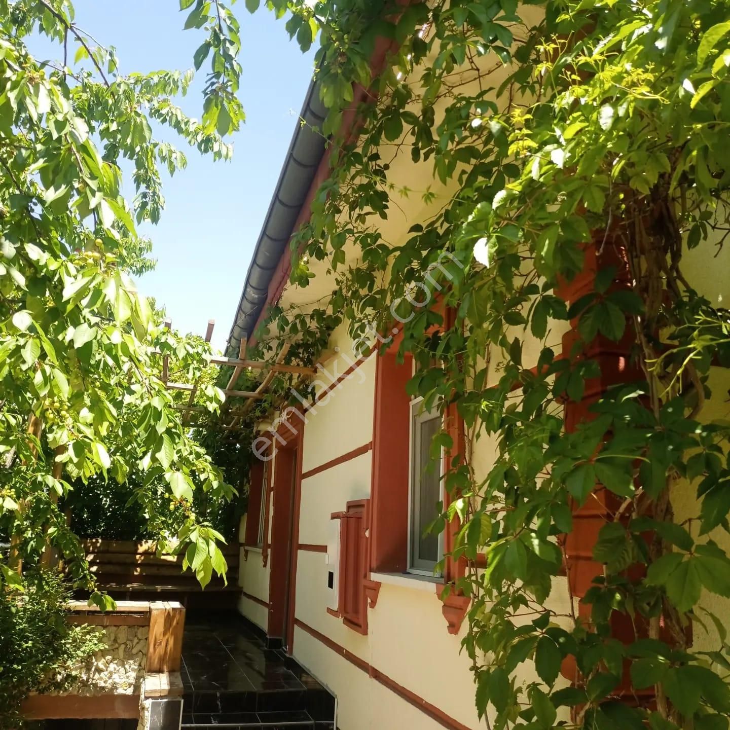 Salih Emlak'tan Satılık Mükemel Konumda Müstakil Ev (ve Arsası) - Görsel 26