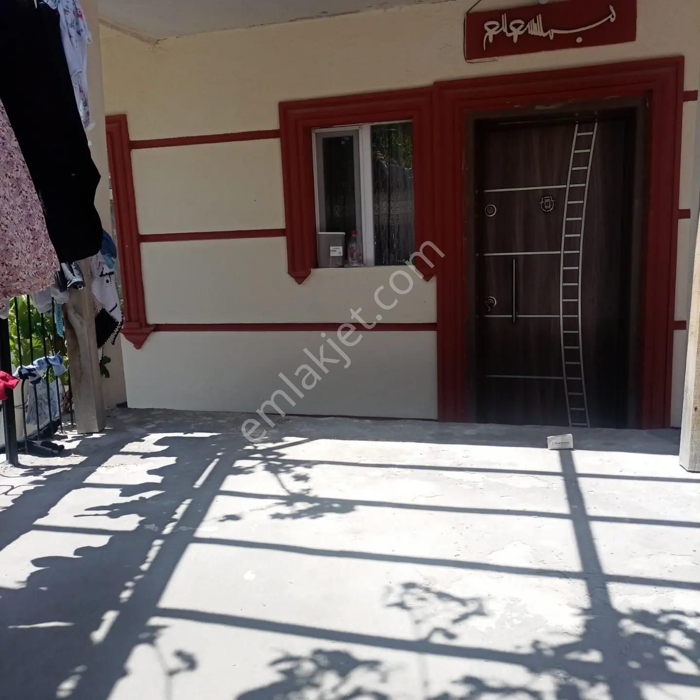 Salih Emlak'tan Satılık Mükemel Konumda Müstakil Ev (ve Arsası) - Görsel 24