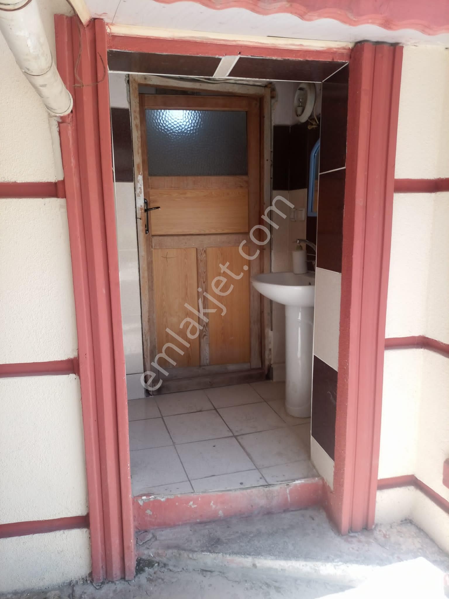 Salih Emlak'tan Satılık Mükemel Konumda Müstakil Ev (ve Arsası) - Görsel 31