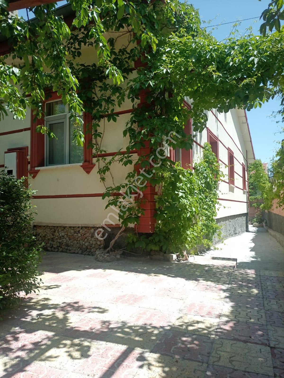 Salih Emlak'tan Satılık Mükemel Konumda Müstakil Ev (ve Arsası) - Görsel 25