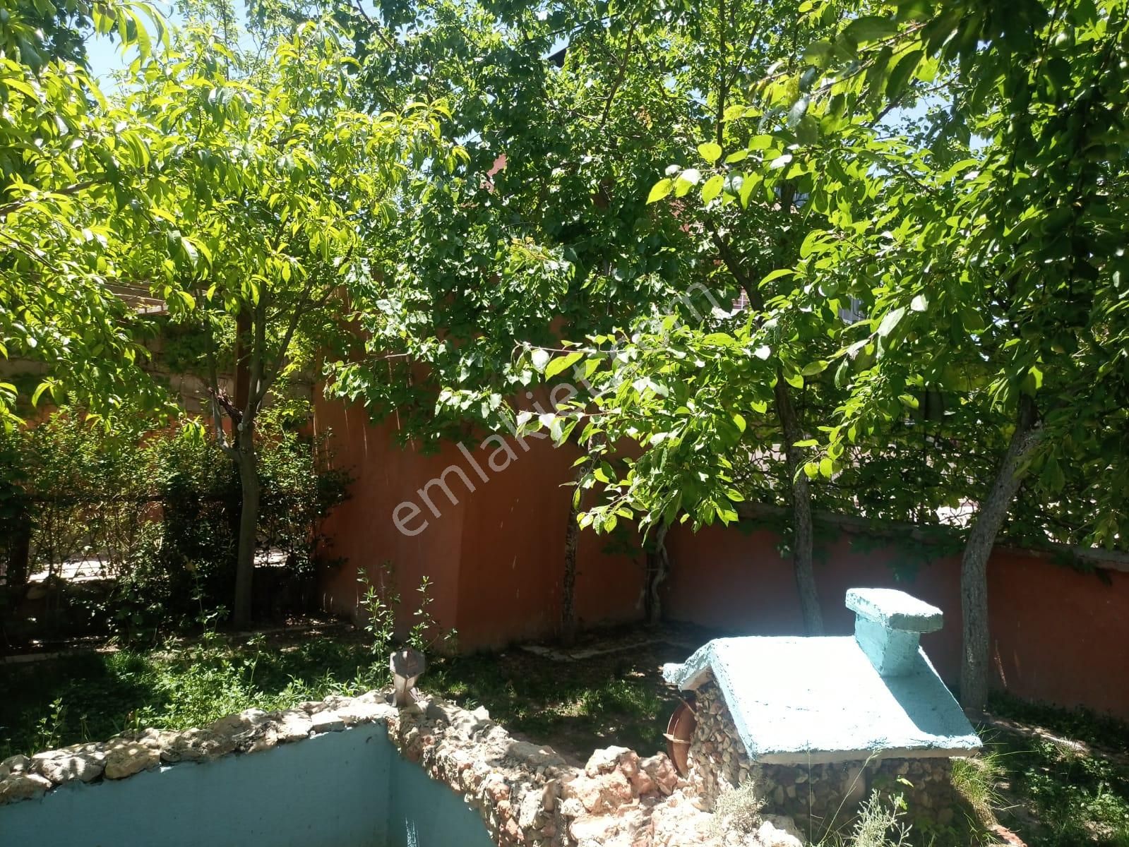 Salih Emlak'tan Satılık Mükemel Konumda Müstakil Ev (ve Arsası) - Görsel 27