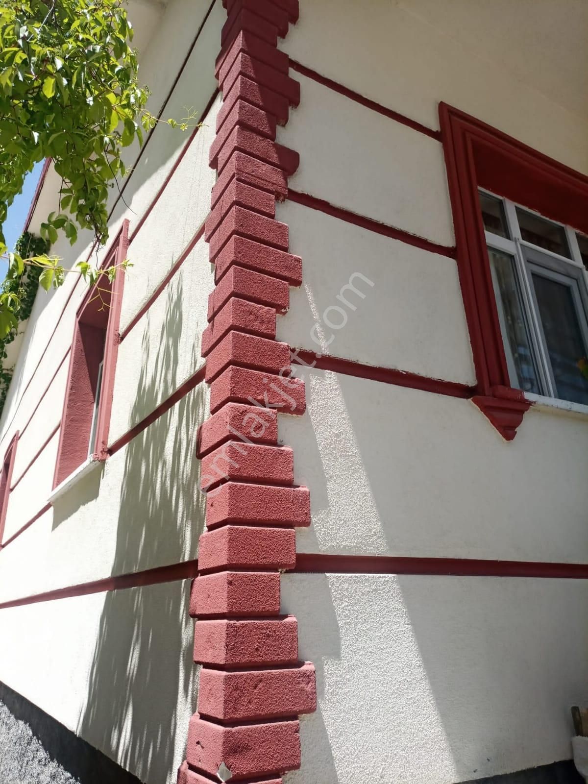 Salih Emlak'tan Satılık Mükemel Konumda Müstakil Ev (ve Arsası) - Görsel 16