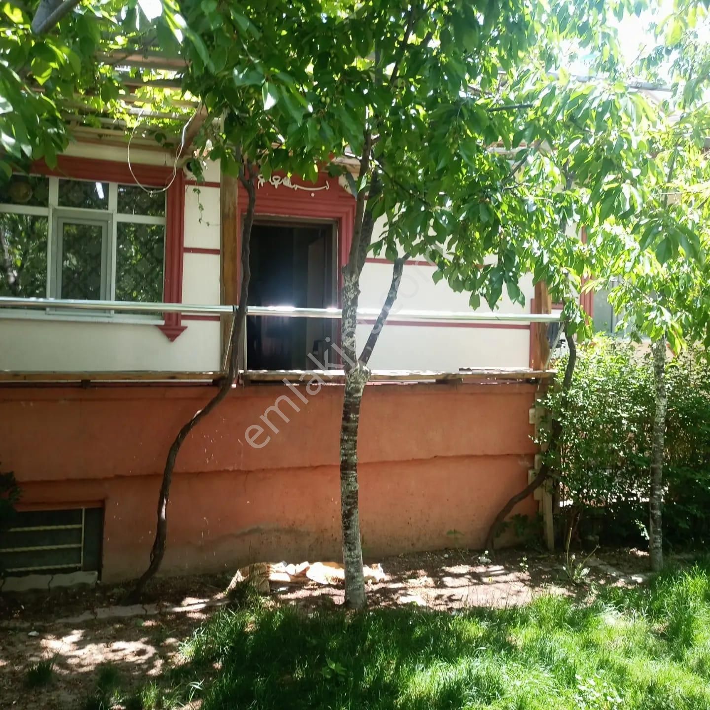 Salih Emlak'tan Satılık Mükemel Konumda Müstakil Ev (ve Arsası) - Görsel 12