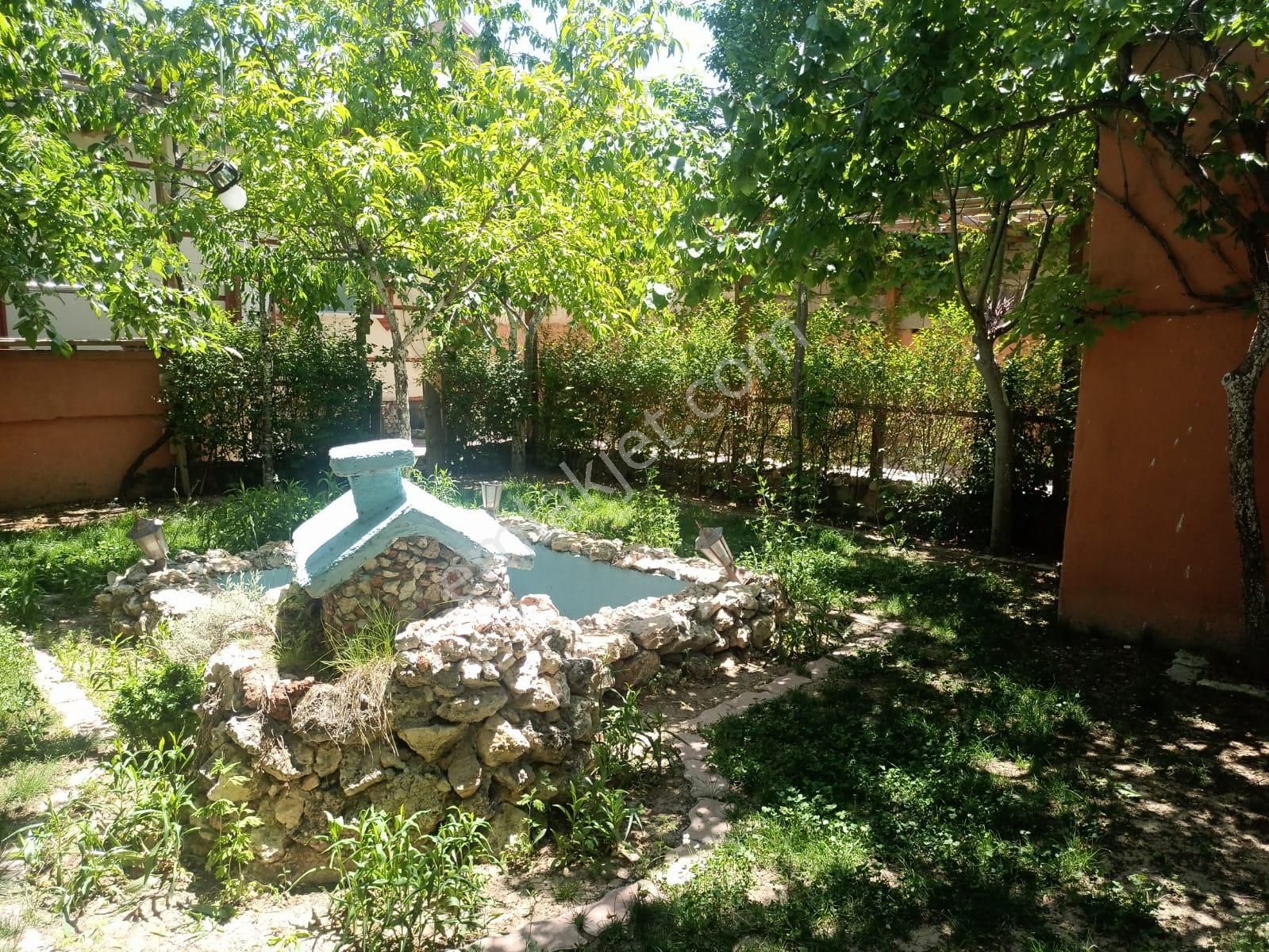 Salih Emlak'tan Satılık Mükemel Konumda Müstakil Ev (ve Arsası) - Görsel 11