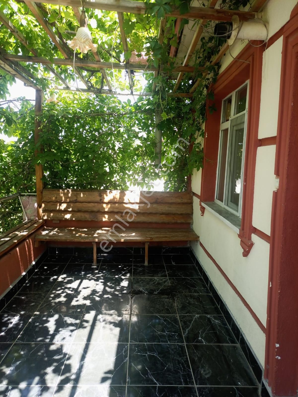 Salih Emlak'tan Satılık Mükemel Konumda Müstakil Ev (ve Arsası) - Görsel 14