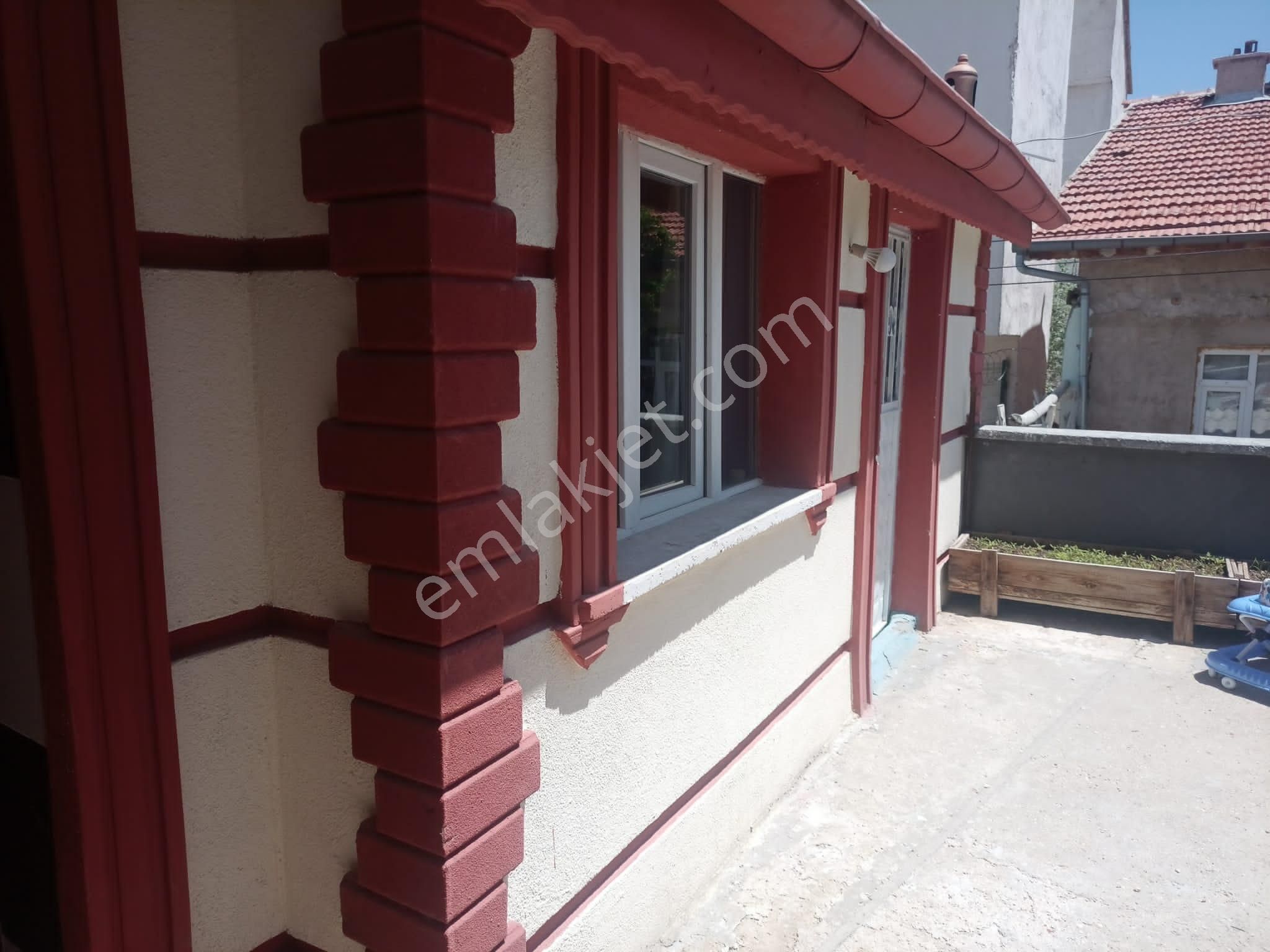 Salih Emlak'tan Satılık Mükemel Konumda Müstakil Ev (ve Arsası) - Görsel 19