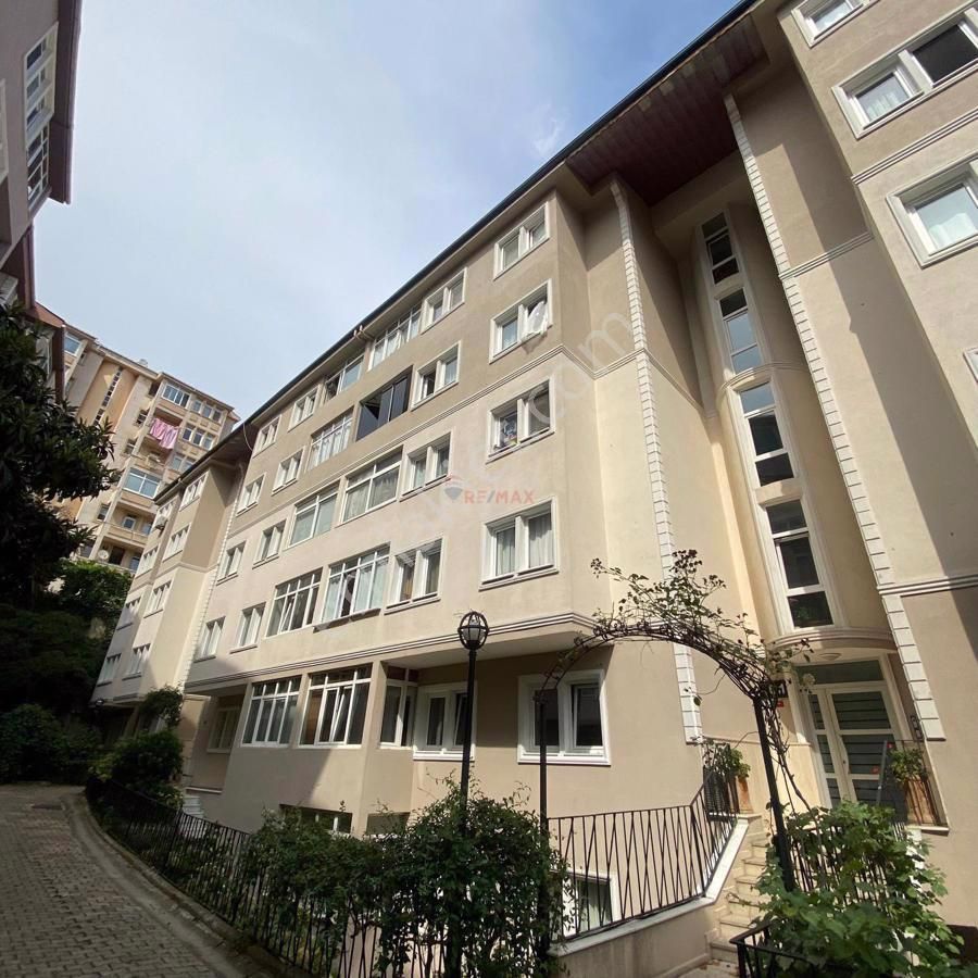 Üsküdar Bahçelievler Satılık Daire Remax Anı 'Dan Üsküdar Çengelköy Ata 2 Sitesi 'Nde 3+1 Satılık Daire 