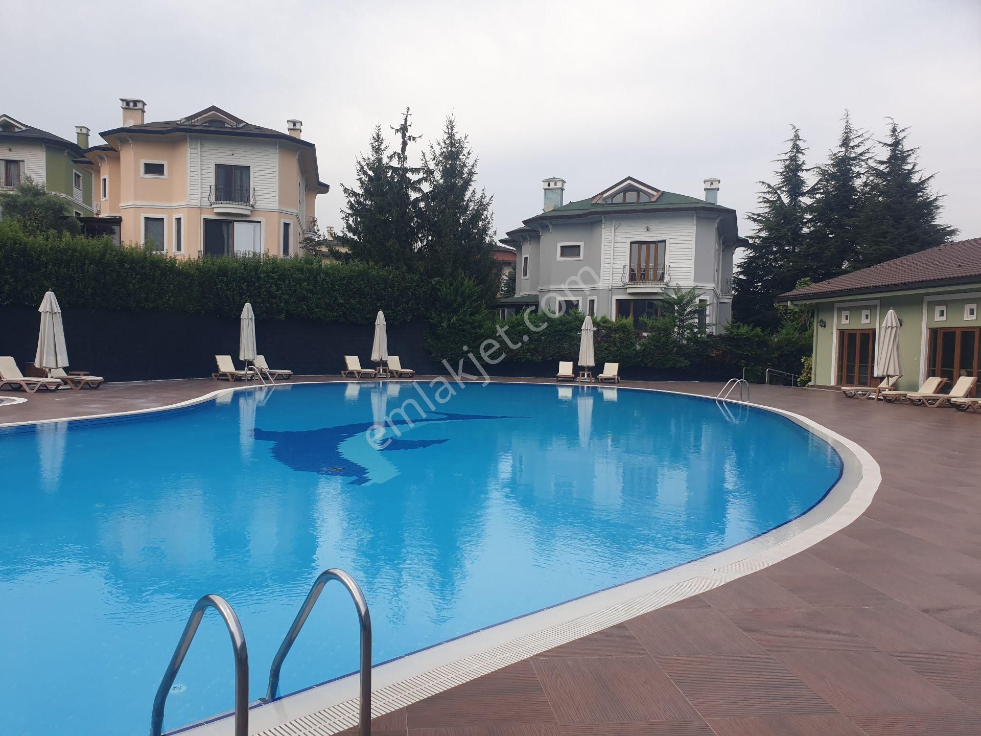 Sarıyer Uskumruköy Kiralık Villa  ZEKERİYAKÖY SİTE İÇİNDE 9+1 Havuzlu 4 KATLI VİLLA