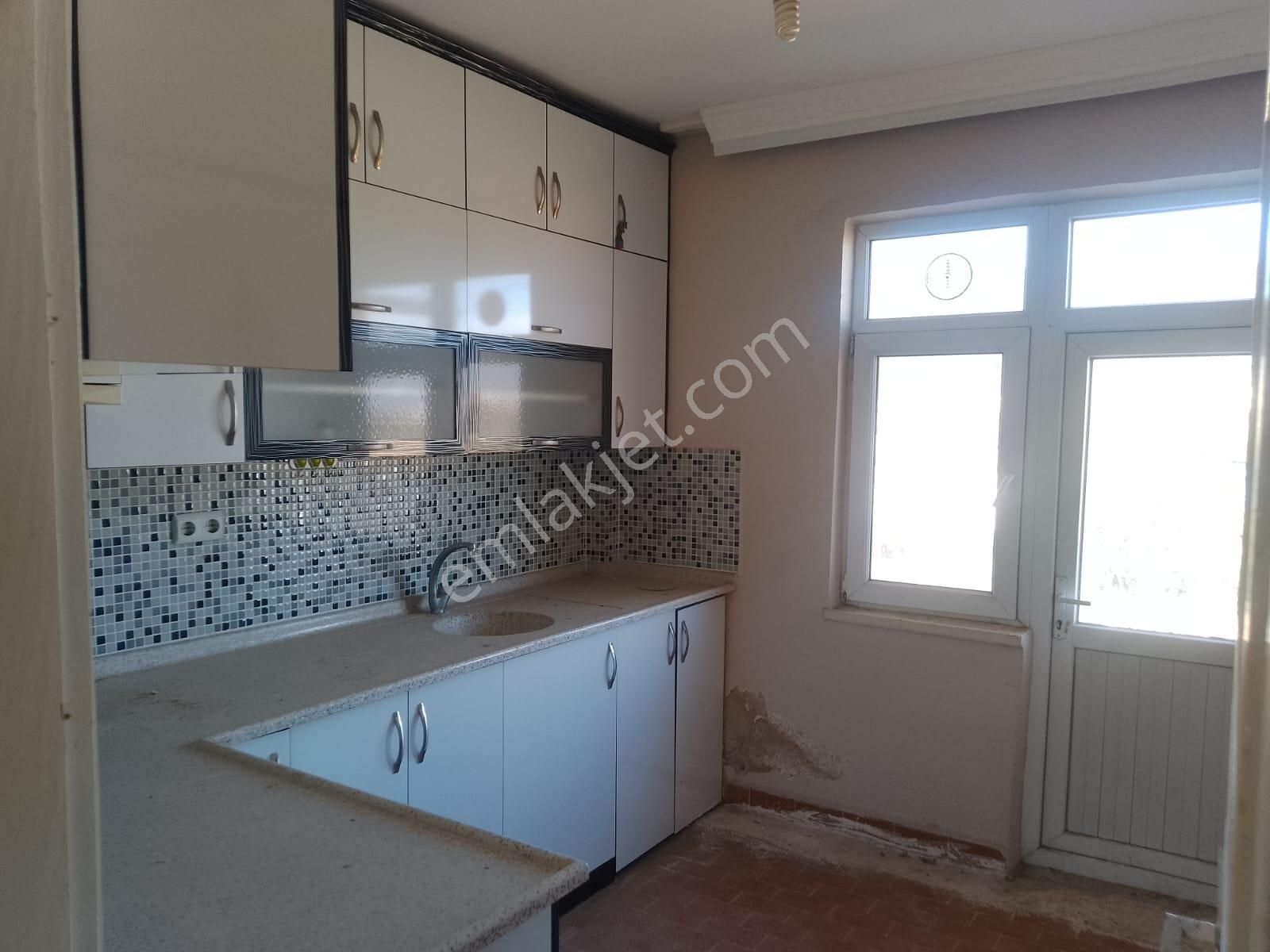 Akşehir Seyran Satılık Daire AKÇAY EMLAK'TAN SEYRAN MAHALLESİNDE ARA KAT SATILIK 2+1 DAİRE