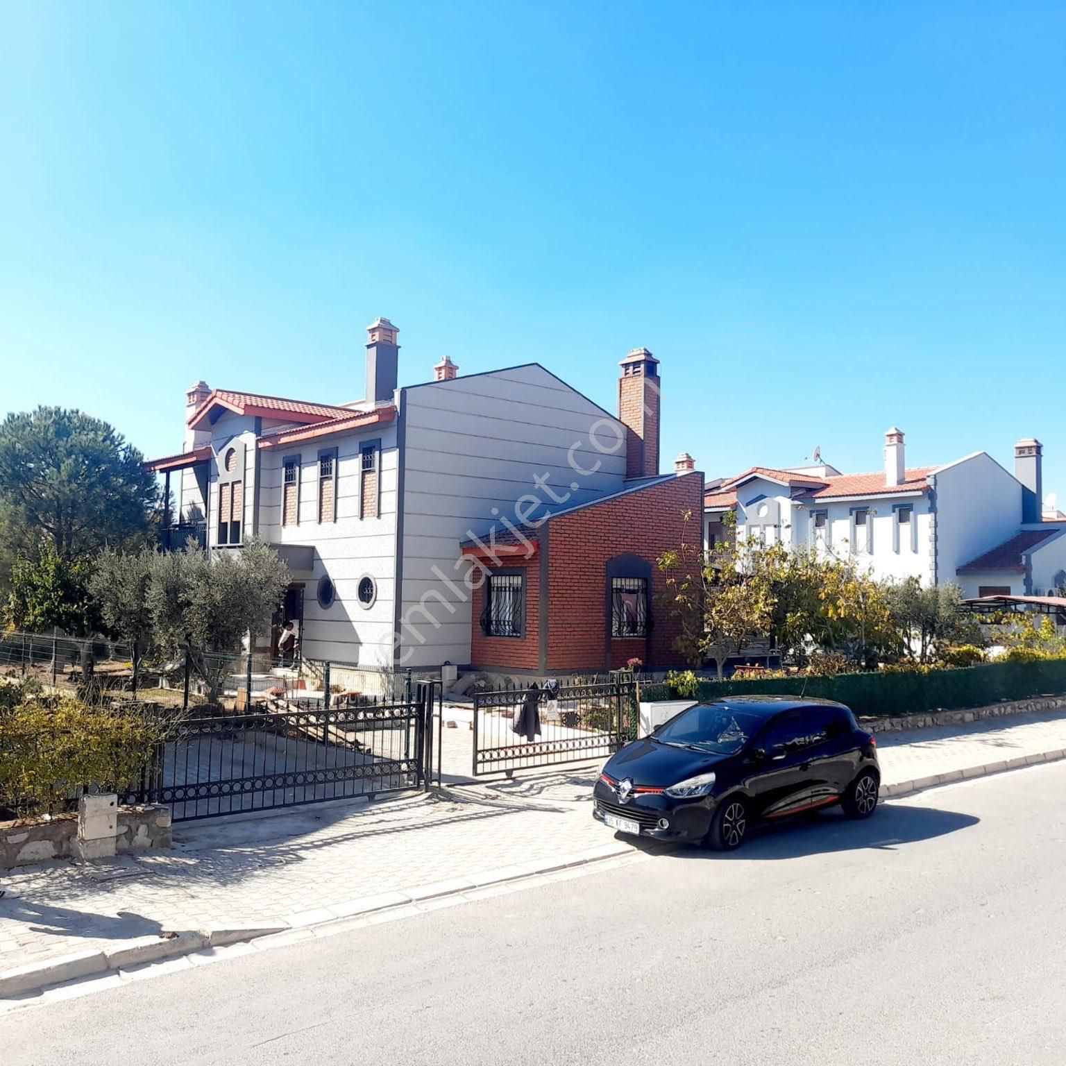 Acil Satılık Villakentte 750m2 Bahçe İçinde 250m2 Dubleks Villa - Görsel 3