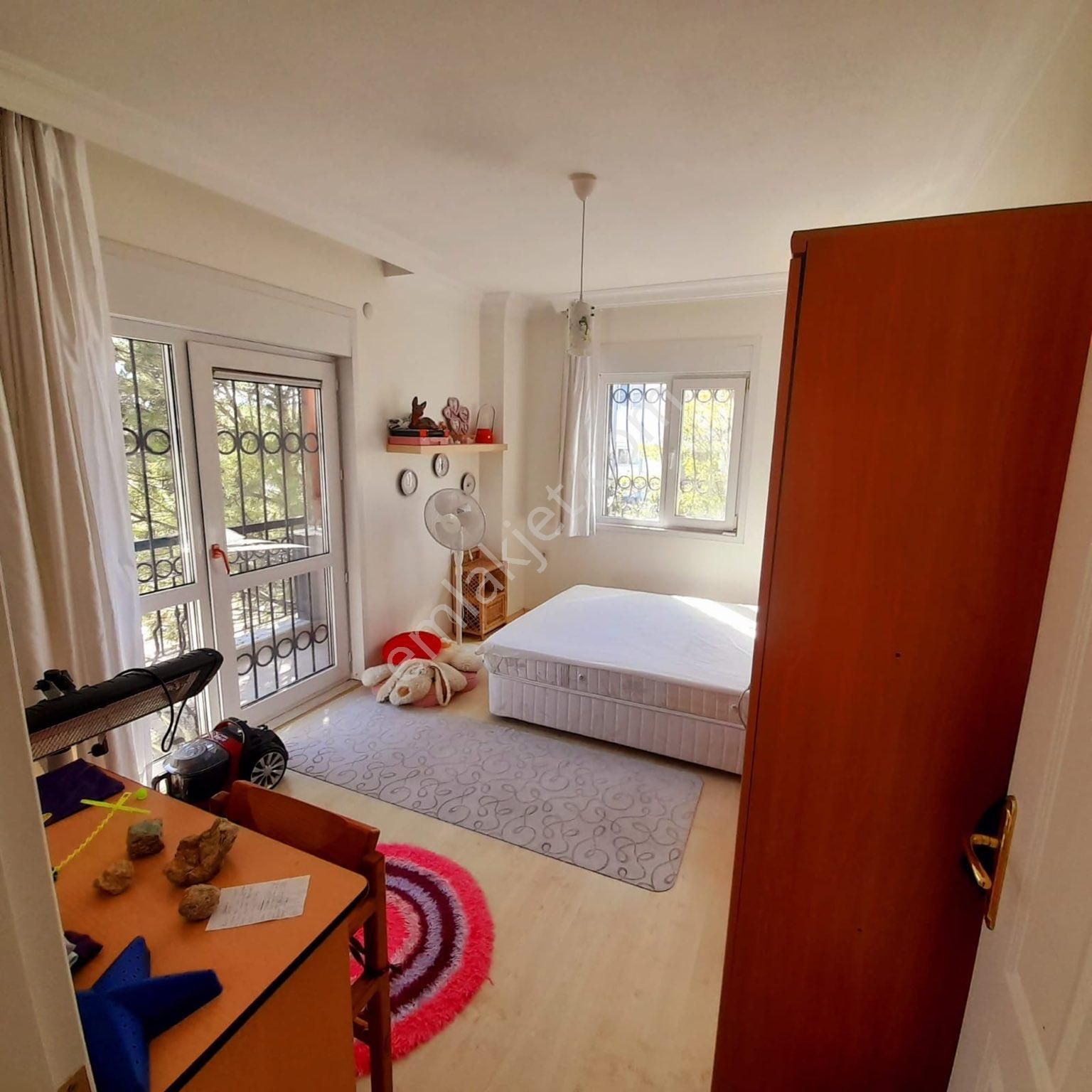 Acil Satılık Villakentte 750m2 Bahçe İçinde 250m2 Dubleks Villa - Görsel 12