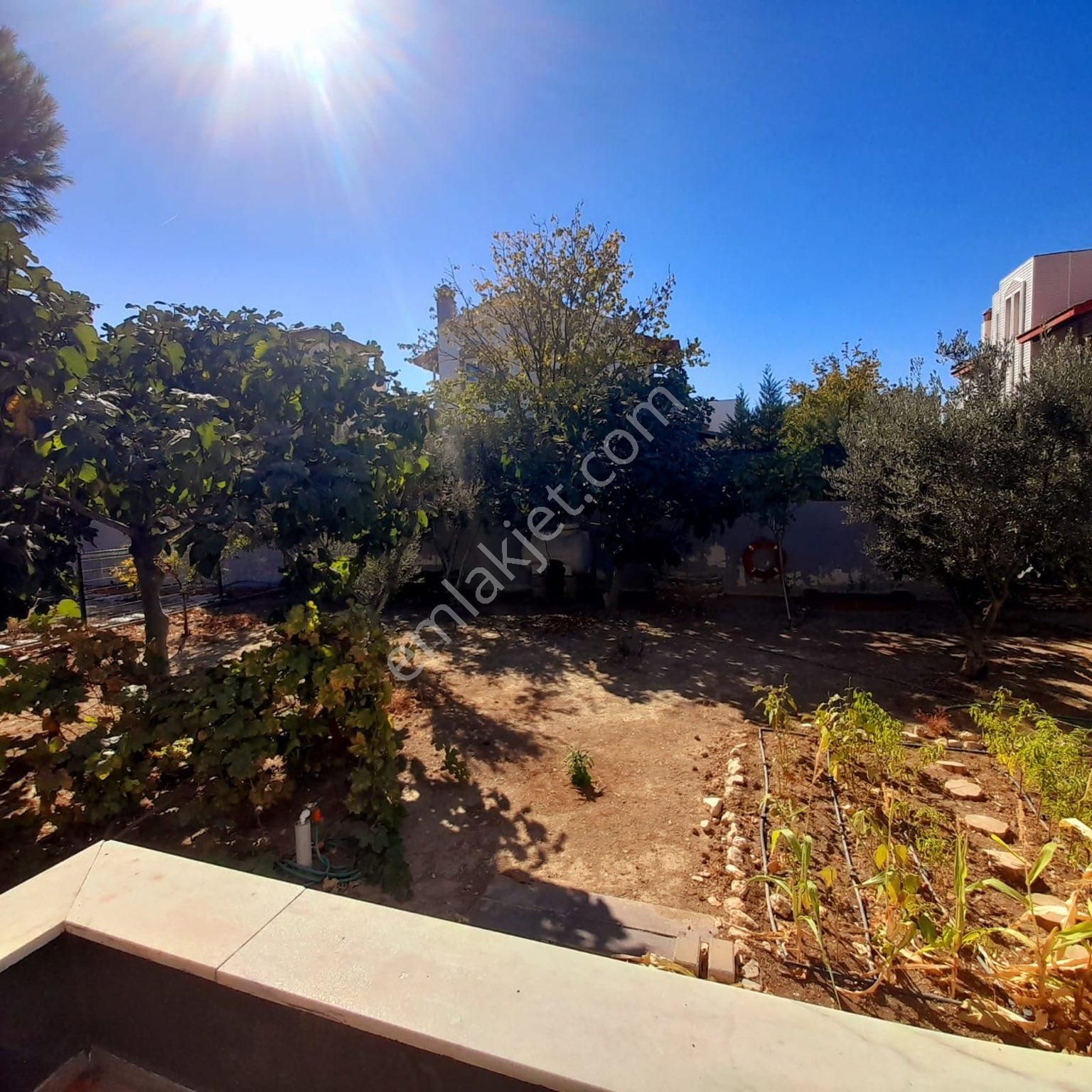 Acil Satılık Villakentte 750m2 Bahçe İçinde 250m2 Dubleks Villa - Görsel 31