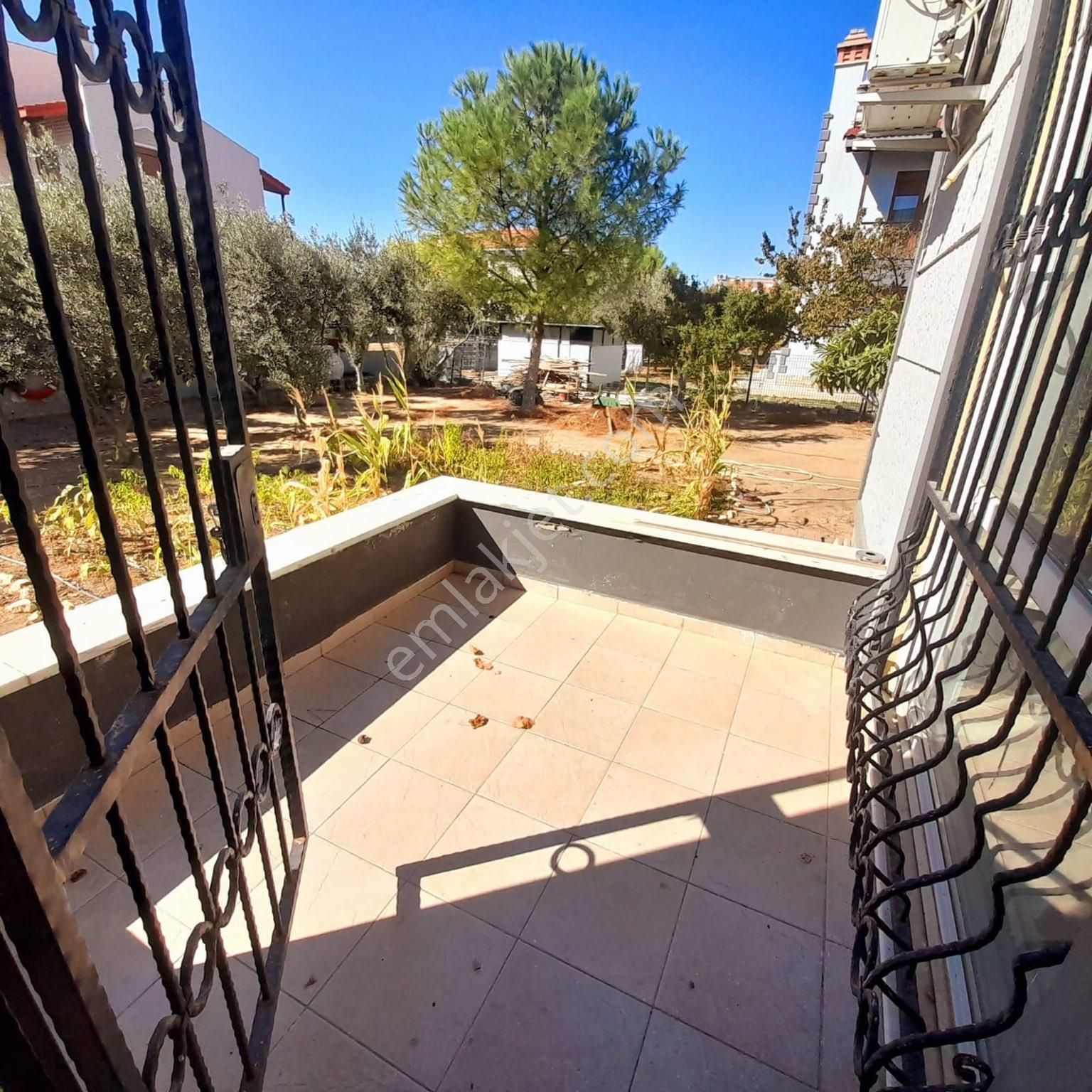 Acil Satılık Villakentte 750m2 Bahçe İçinde 250m2 Dubleks Villa - Görsel 11