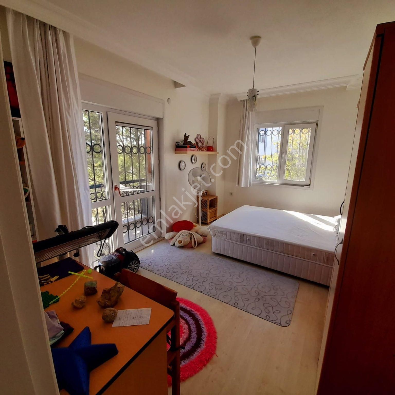 Acil Satılık Villakentte 750m2 Bahçe İçinde 250m2 Dubleks Villa - Görsel 35