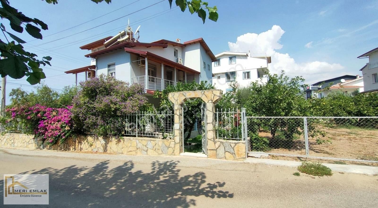 Menderes Orta Satılık Villa TAM BAĞIMSIZ, 6+1 KÖŞE VİLLA