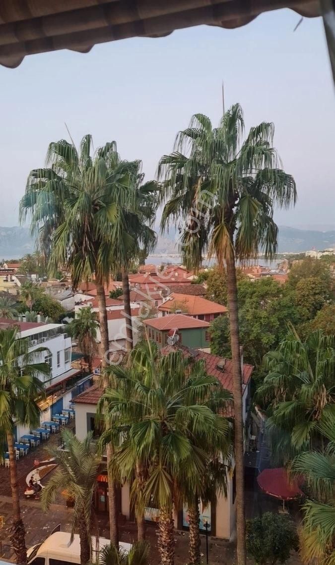 Antalya , Atatürk Caddesi'nde Kaleiçi Ve Deniz Manzaralı Satılık Daire
