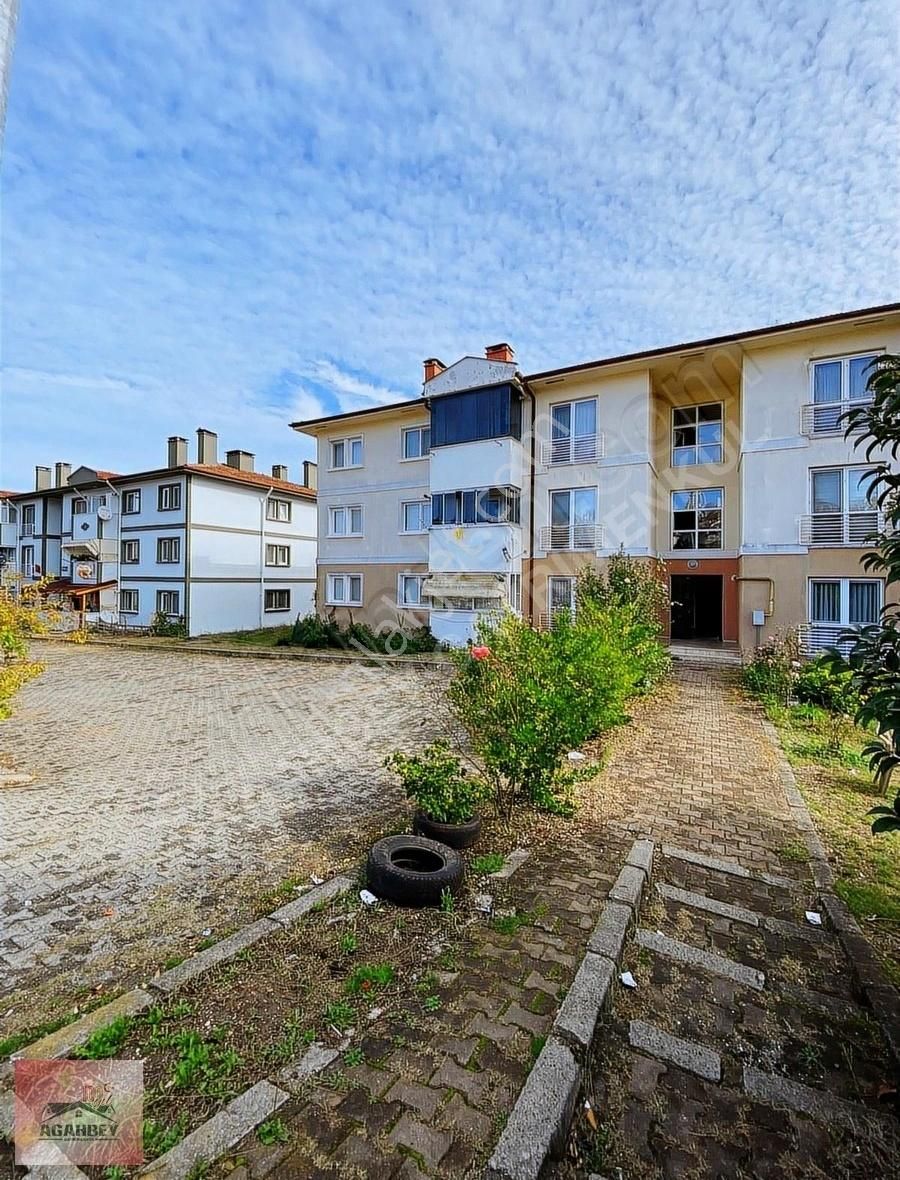 Adapazarı Karaman Satılık Daire KARAMAN MERKEZ'DE 3+1 3.KAT ANA CADDE ÜZERİ SATILIK DAİRE